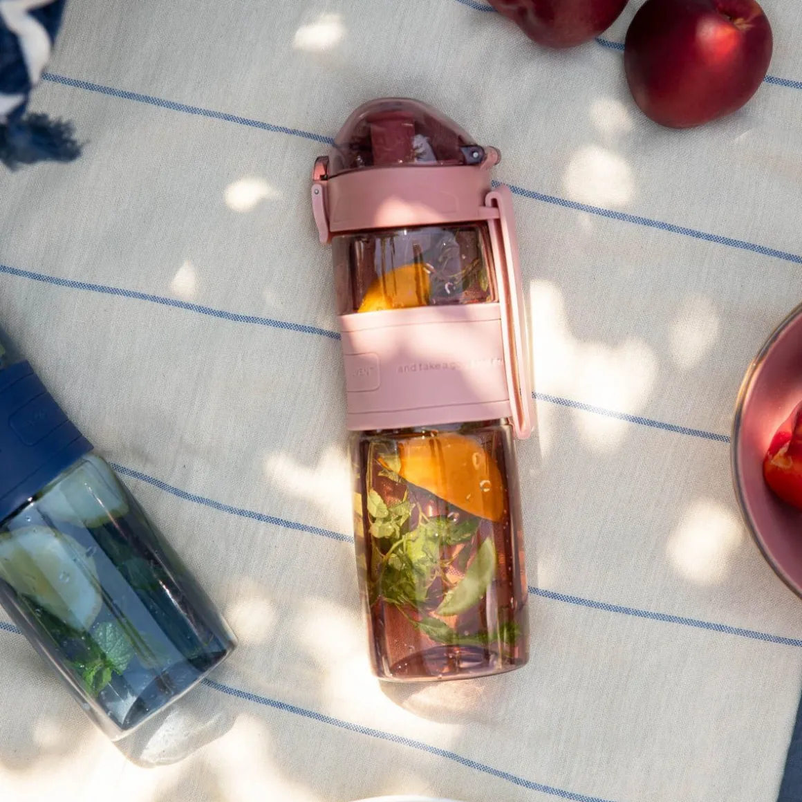 butelka_theo_rozowa__l_9.webp Butelka Theo Rozowa 0,6 L