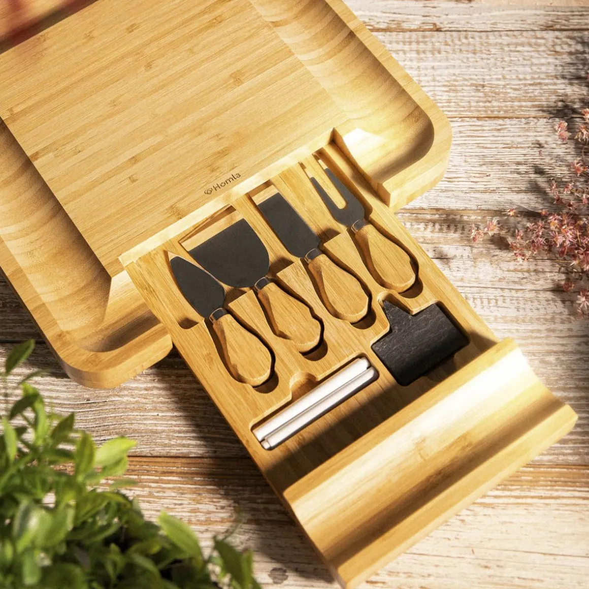 deska_rumi_do_serwowania__0.webp Deska Rumi Do Serwowania Z Miseczkami I Nozykami 33X33 Cm