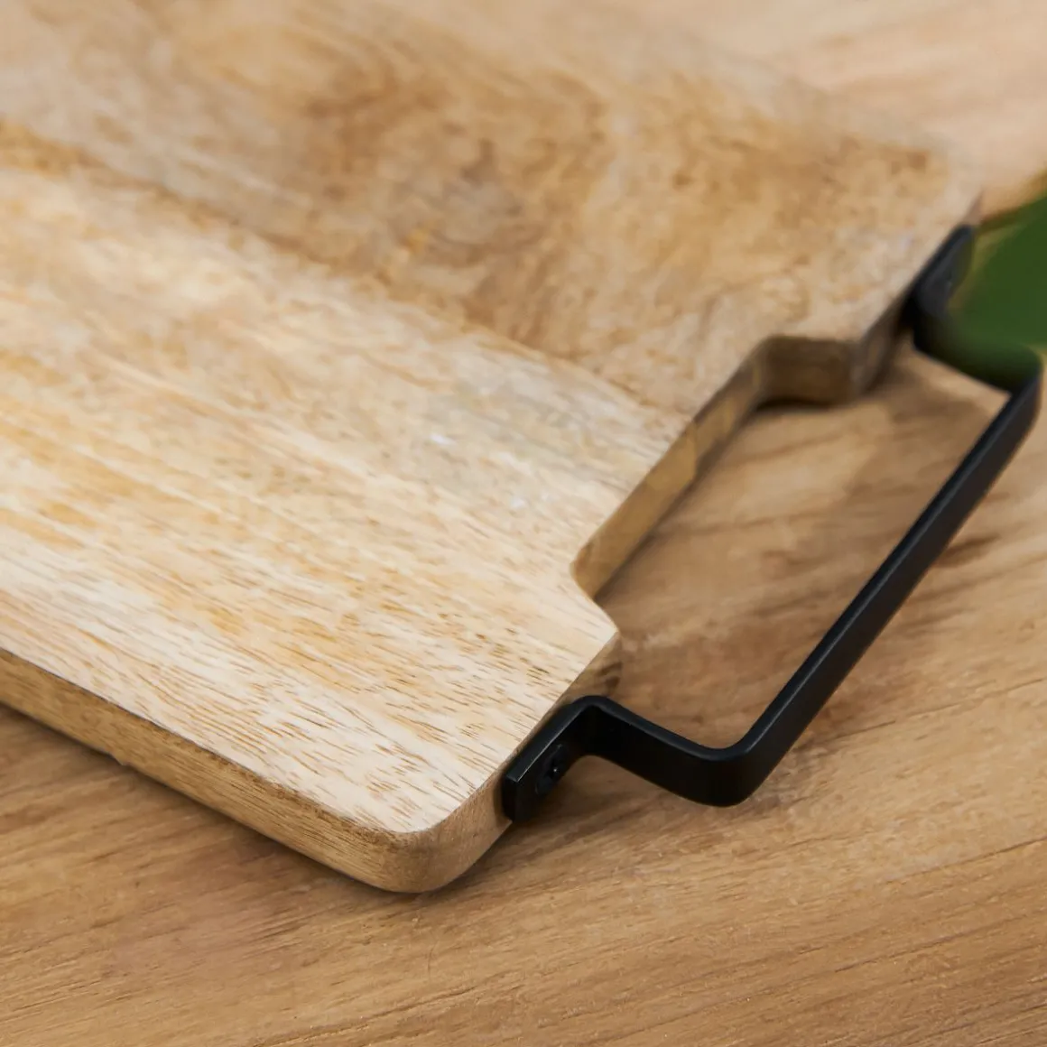 deska_soser_mango_drewnia_4-1.webp Deska Soser Mango Drewniana Z Metalowym Uchwytem 41X18 Cm