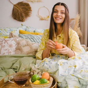 Filizanka Barrel Szklana W Paski Ze Zlota Nozka 0,36 L