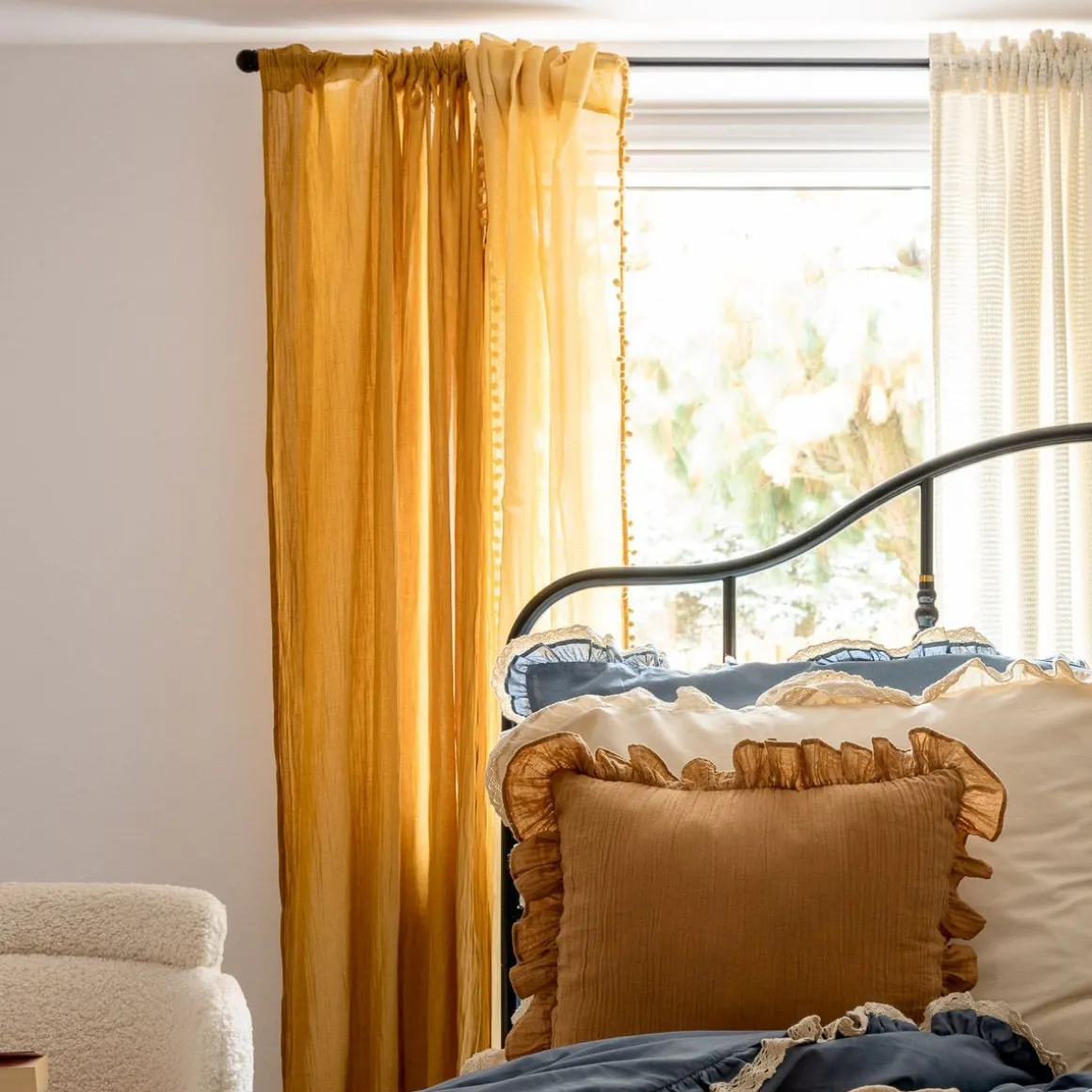 firanka_adi_z_pomponikami_2-4.webp Firanka Adi Z Pomponikami Musztardowa 140X250 Cm