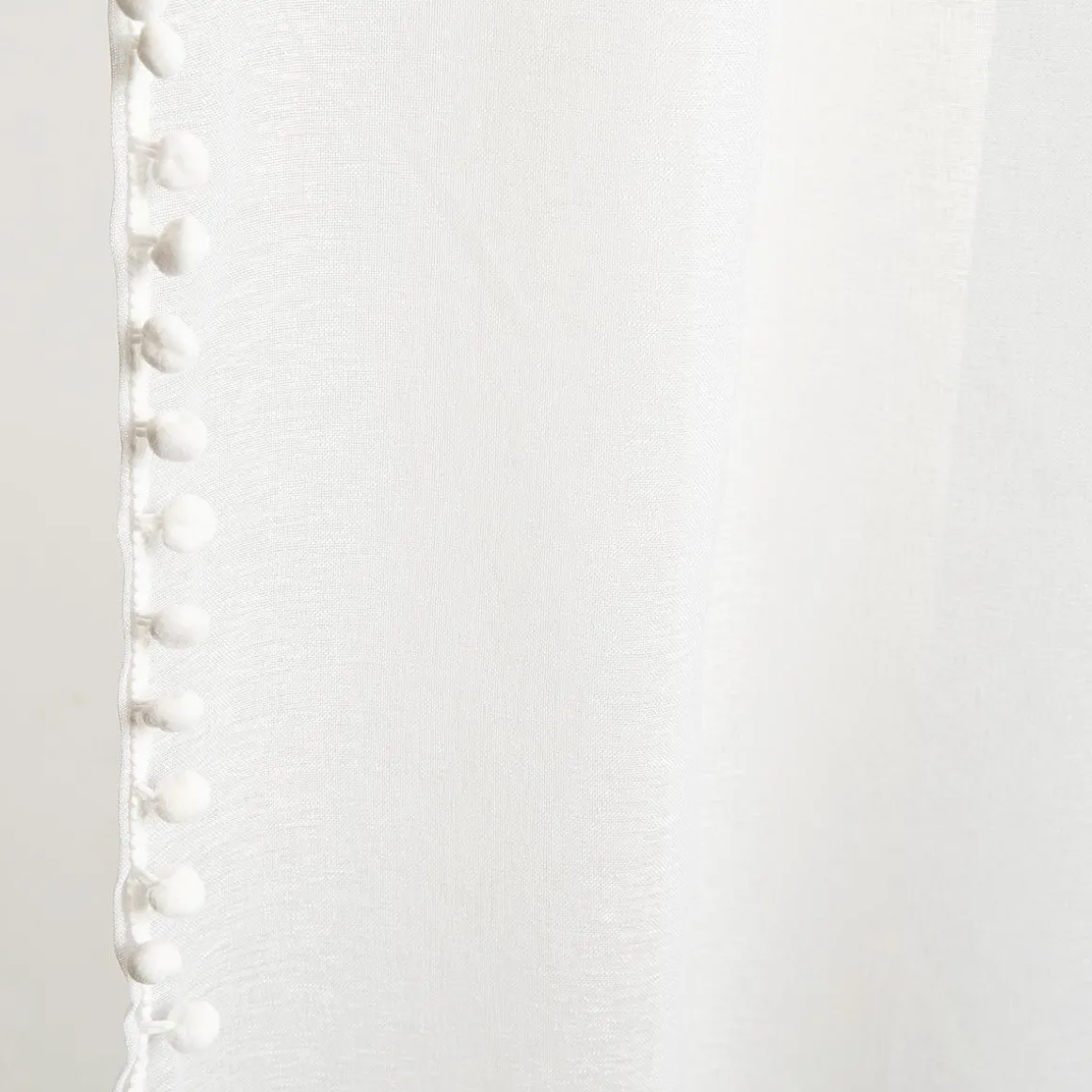 firanka_adi_z_pomponikami_3-5.webp Firanka Adi Z Pomponikami Biala 140X250 Cm