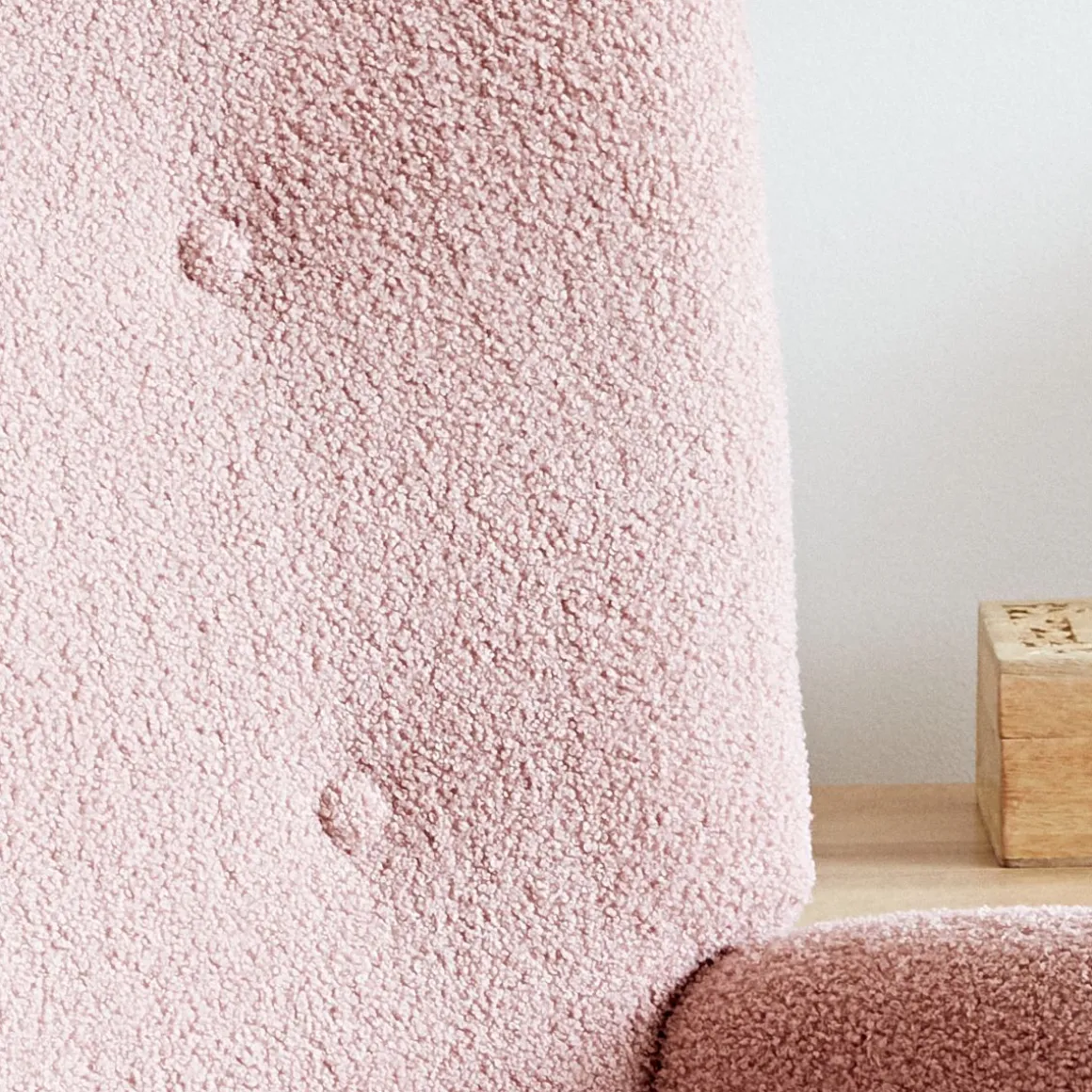 fotel_moss_teddy_boucle_b_8.webp Fotel Moss Teddy Boucle Bujany Rozowy W Tkaninie Teddy Boucle 72X73X92 Cm