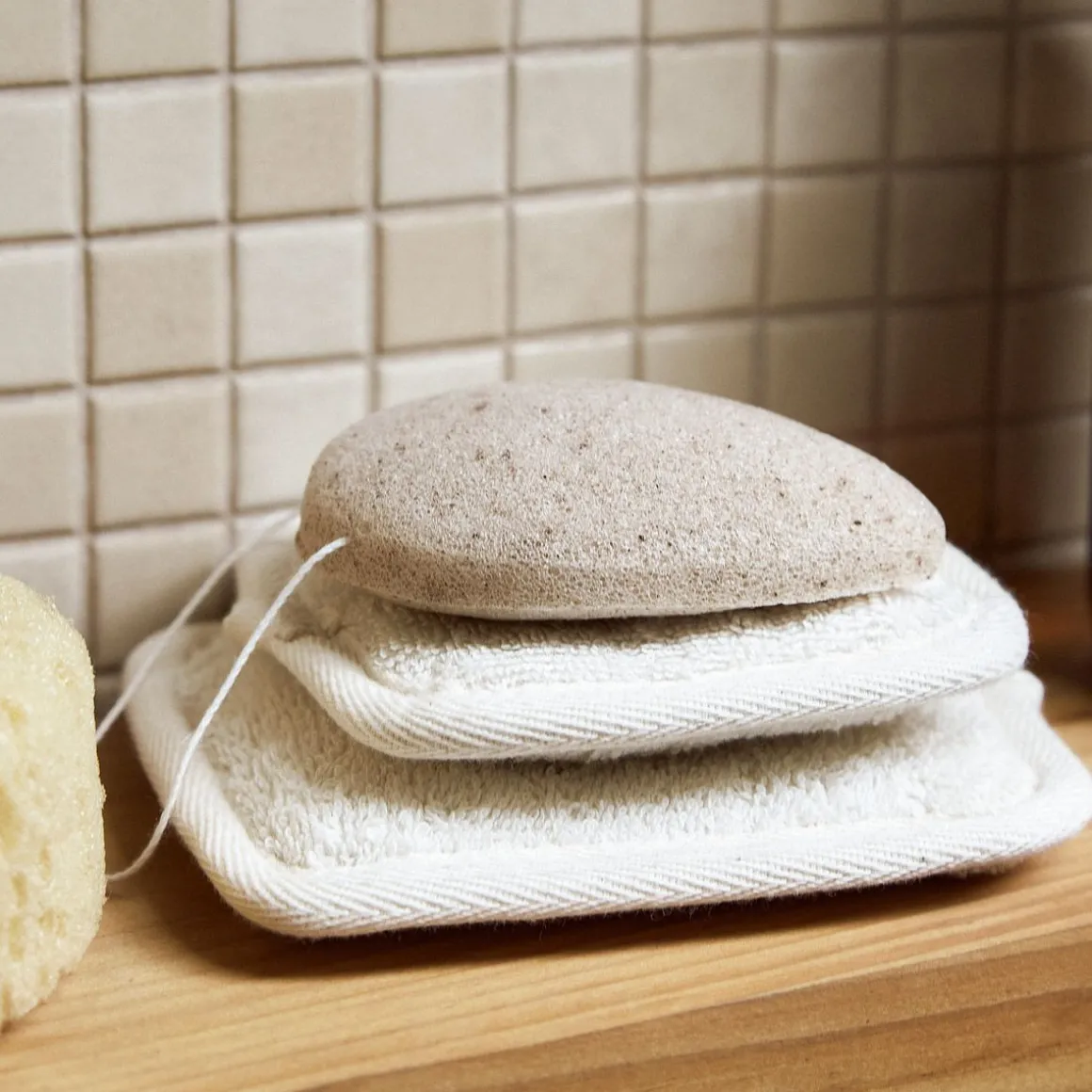 gabka_konjak_ellore_do_my_0.webp Gabka Konjak Ellore Do Mycia Twarzy 12,5X18 Cm