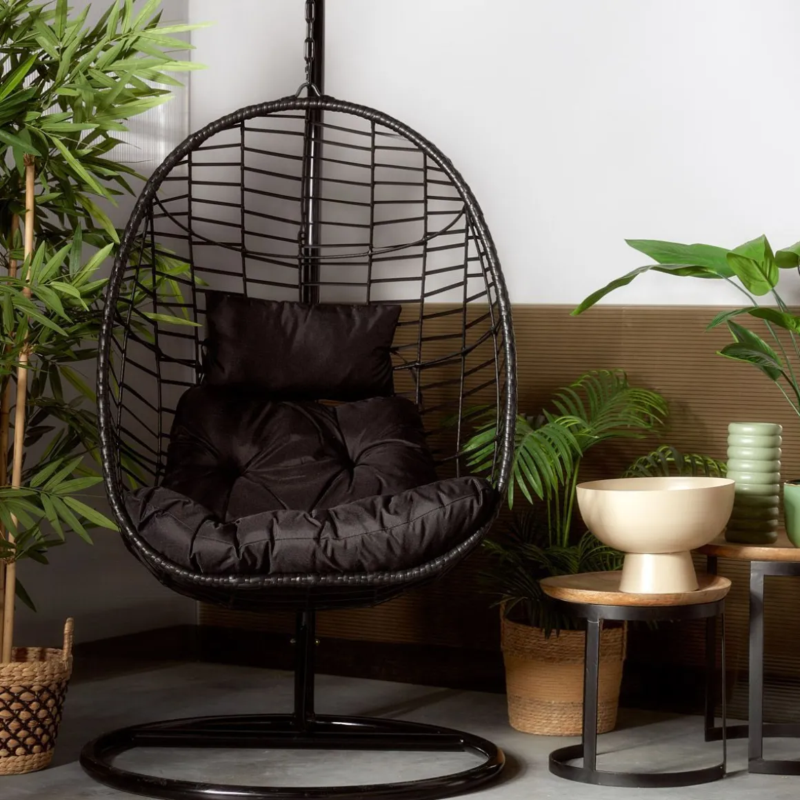 hustawka_solei_czarna_z_c_0.webp Hustawka Solei Czarna Z Czarna Poduszka 95X95X195 Cm