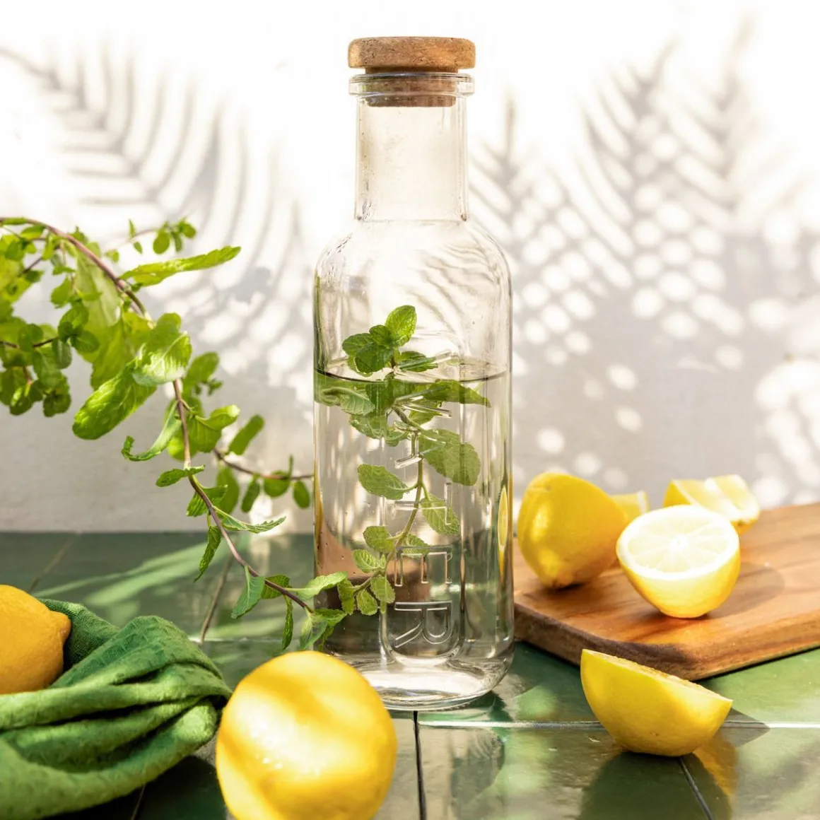 karafka_maeve_z_korkiem_s_0.webp Karafka Maeve Z Korkiem Szara 1 L