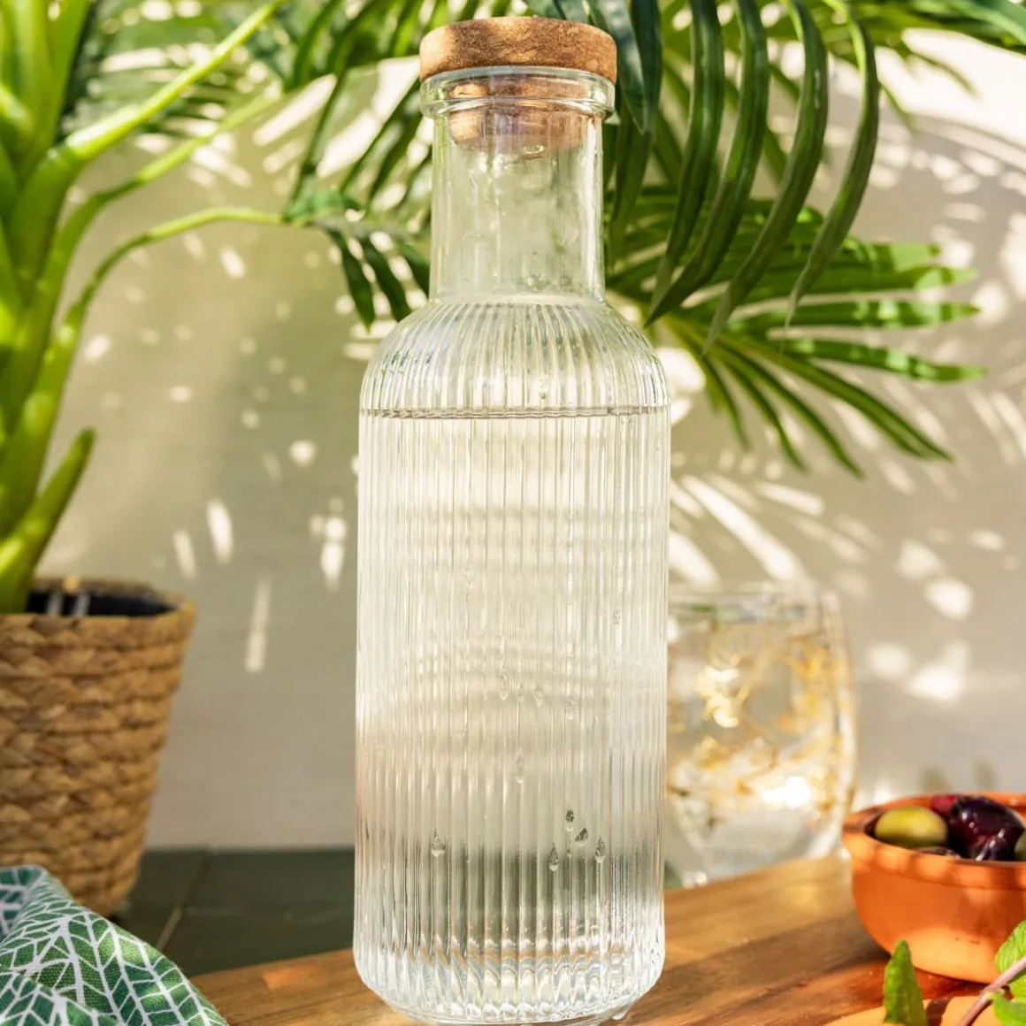 karafka_natia_ryflowana_z_0-1.webp Karafka Natia Ryflowana Z Korkiem 1 L