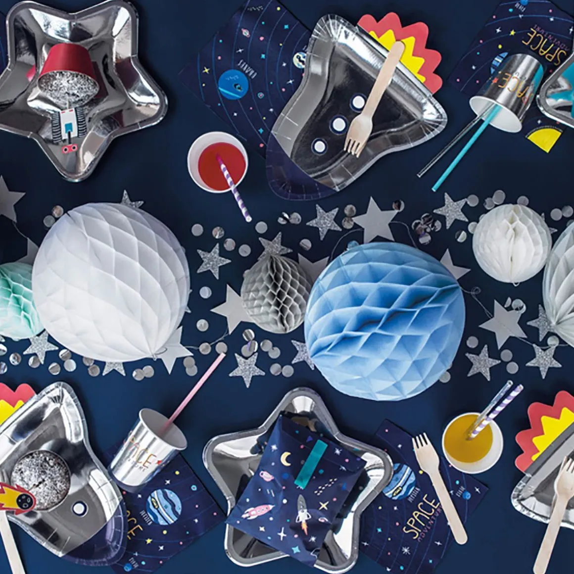 komplet_talerzy_space_pap_2.webp Komplet Talerzy Space Papierowych 6 Szt. 21X29 Cm