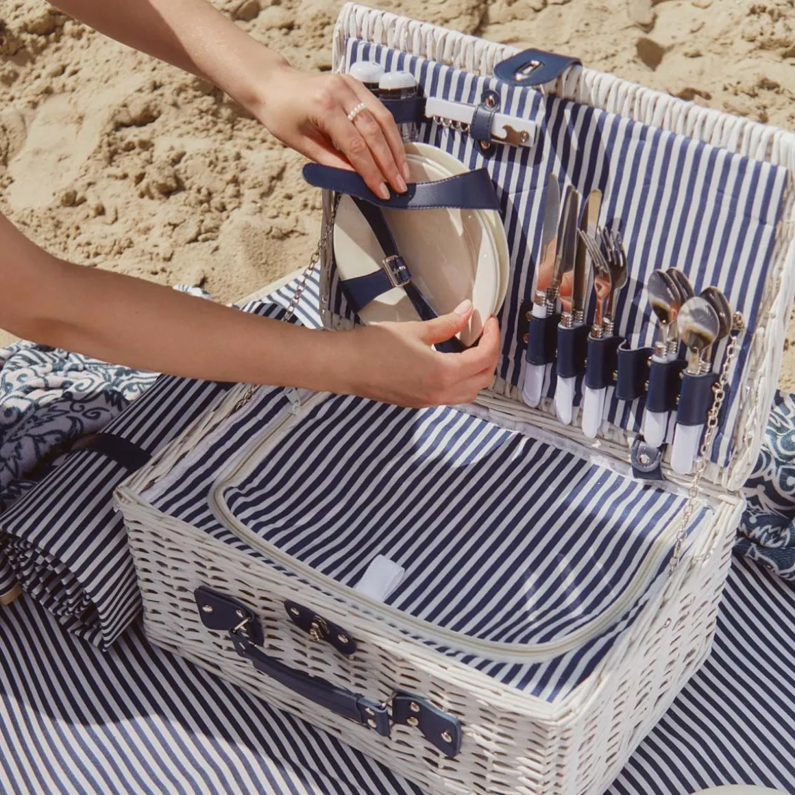 kosz_piknikowy_orlando_dl_5.webp Kosz Piknikowy Orlando Dla 4 Osob Z Mata 46X30X20 Cm