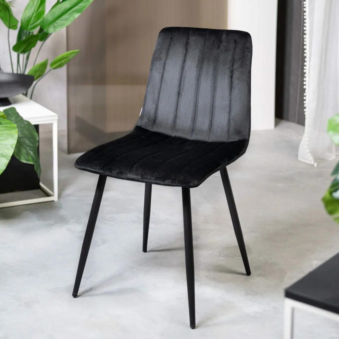 krzeslo_golick_welurowe_c_0.webp Krzeslo Golick Welurowe Czarne 44X57X88 Cm