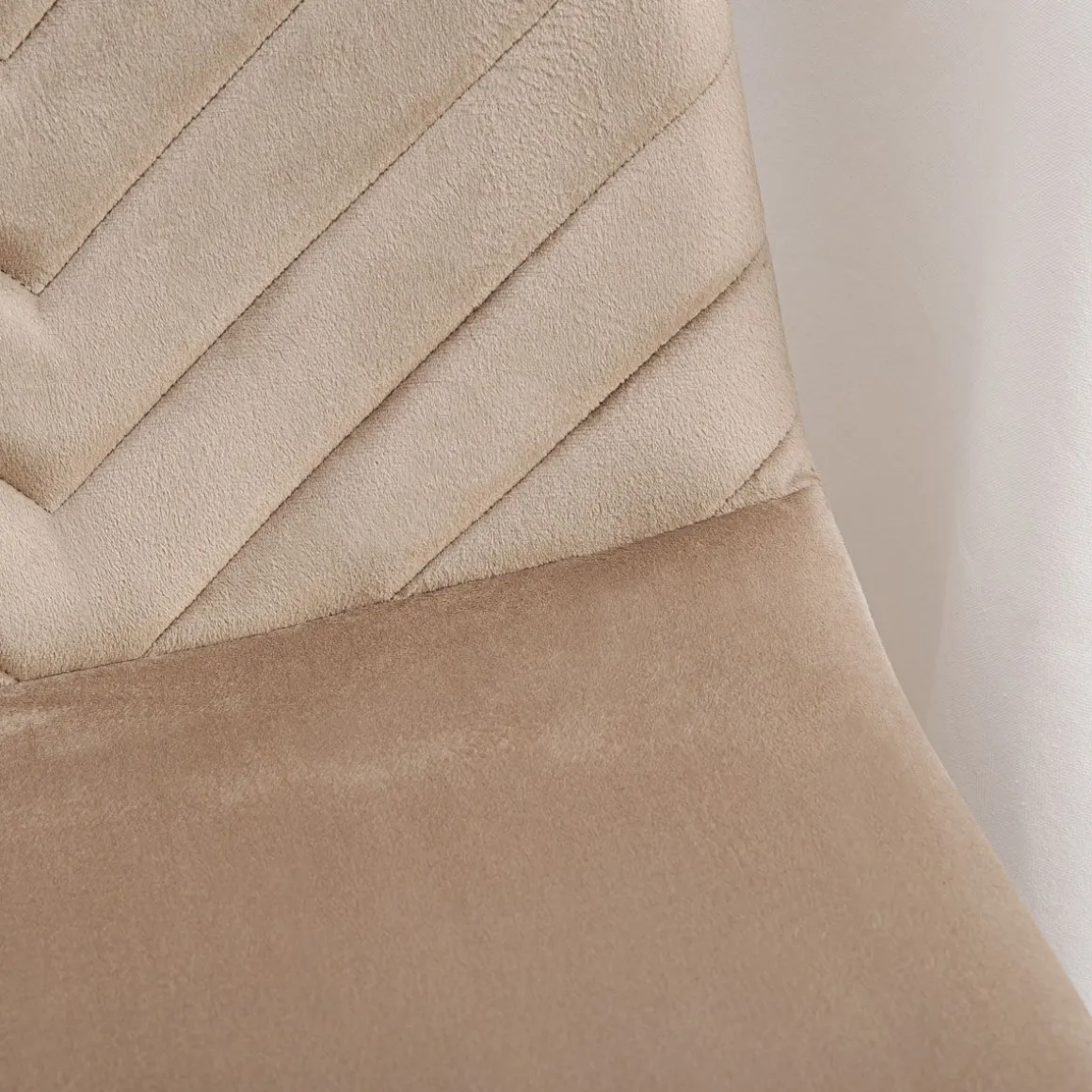 krzeslo_gunhild_welurowe__6.webp Krzeslo Gunhild Welurowe Bezowe 44X57X88 Cm