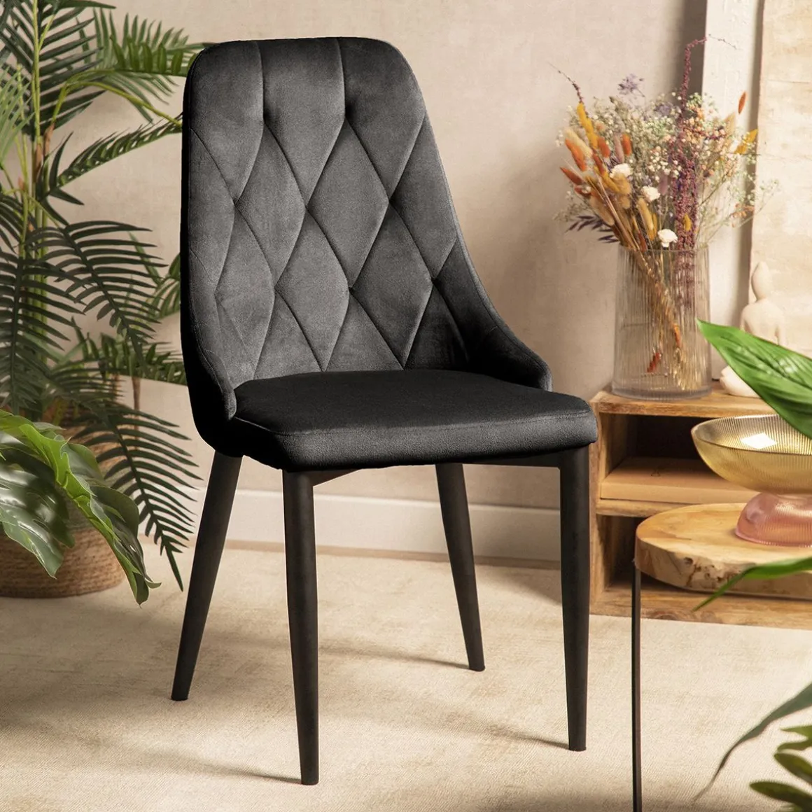 krzeslo_louis_quilter_wel_0.webp Krzeslo Louis Quilter Welurowe Czarne 44X59X88 Cm