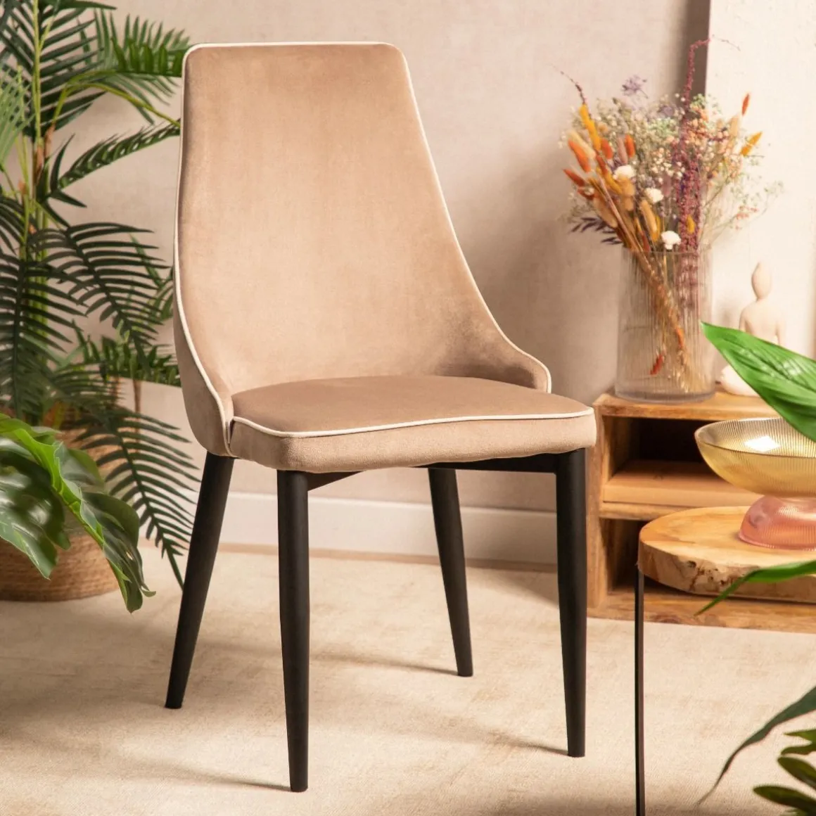 krzeslo_louis_ribbon_welu_0-2.webp Krzeslo Louis Ribbon Welurowe Bezowe 44X59X88 Cm