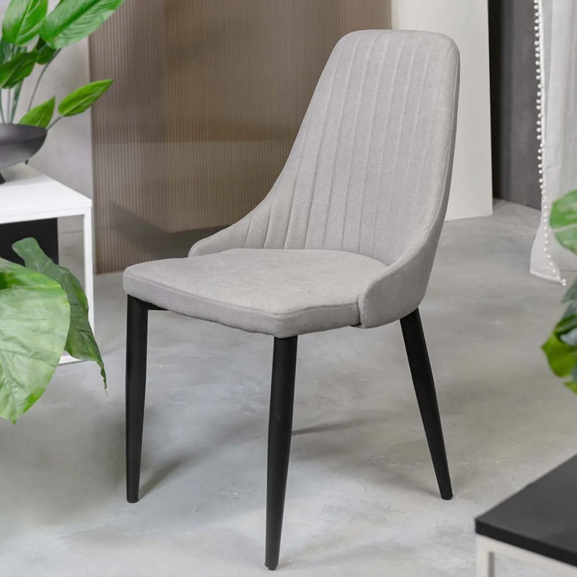 krzeslo_louis_w_tkaninie__0.webp Krzeslo Louis W Tkaninie Jasnoszare 44X59X88 Cm