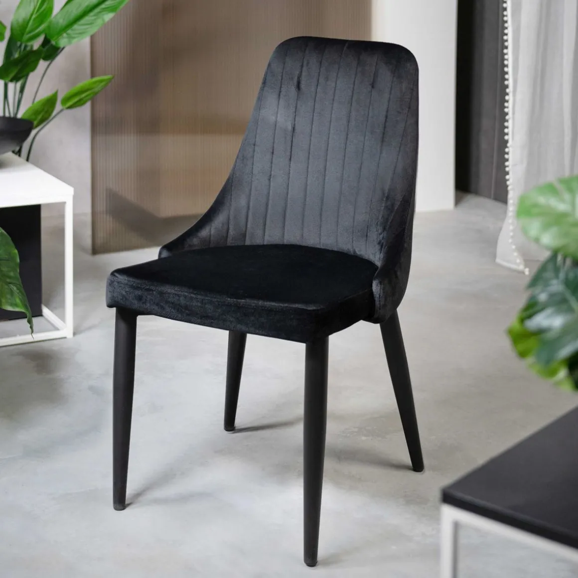 krzeslo_louis_welurowe_cz_0.webp Krzeslo Louis Welurowe Czarne 44X59X88 Cm