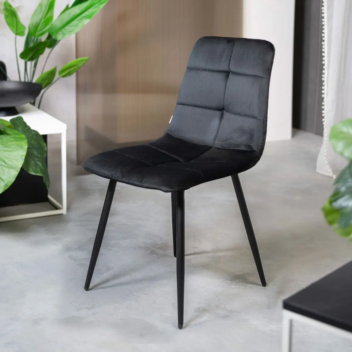 krzeslo_triss_welurowe_cz_0.webp Krzeslo Triss Welurowe Czarne 44X57X88 Cm