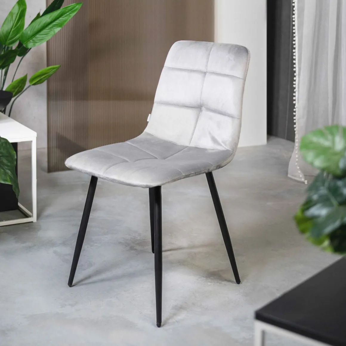 krzeslo_triss_welurowe_sz_0.webp Krzeslo Triss Welurowe Szare 44X57X88 Cm