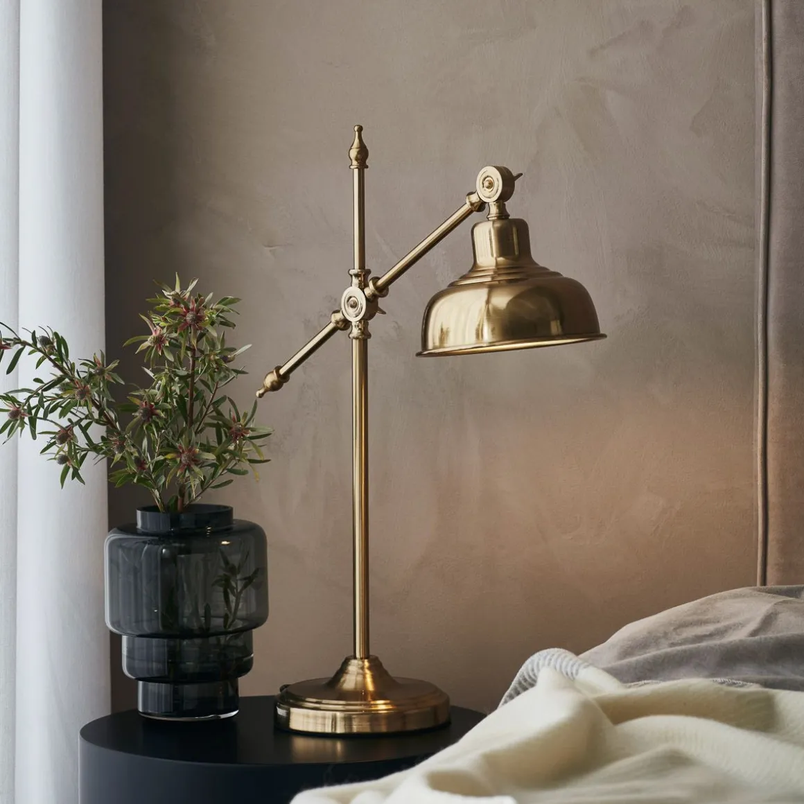 lampka_nocna_grimstad_zlo_0.webp Lampka Nocna Grimstad Zlota 18X49,5X56,5 Cm