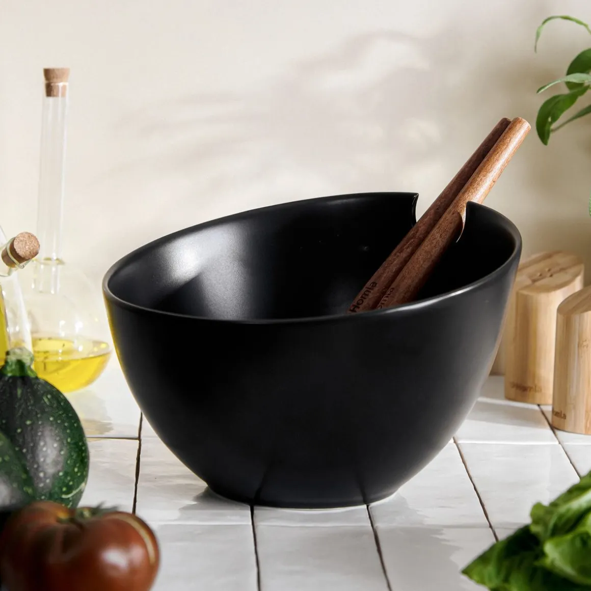 misa_mooka_do_salat_ceram_8.webp Misa Mooka Do Salat Ceramiczna Z Przyborami Czarna 24 Cm