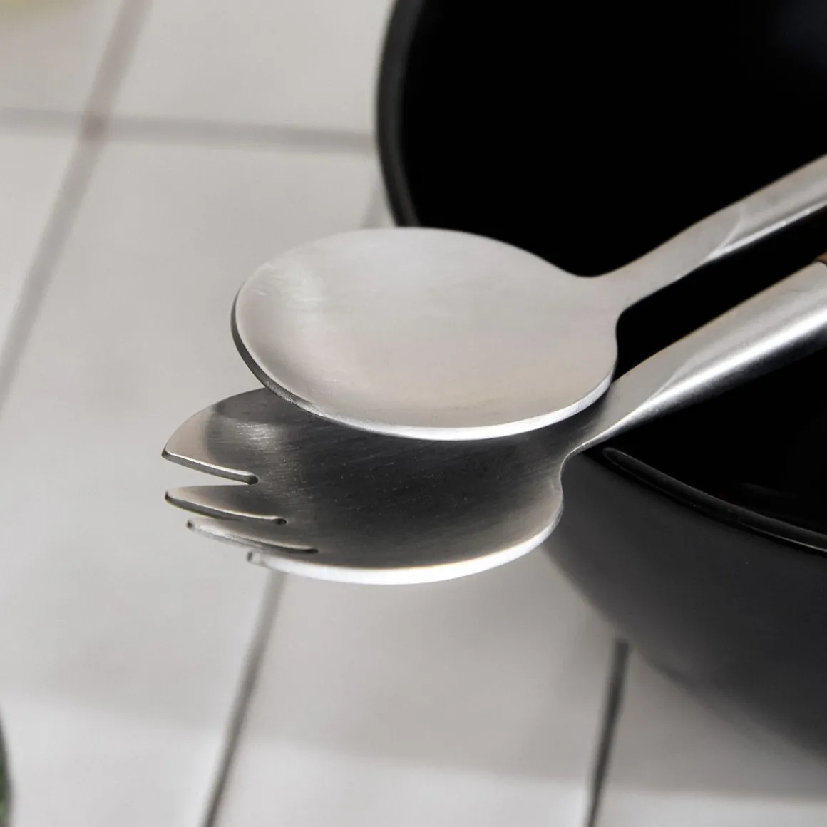 misa_mooka_do_salat_ceram_9.webp Misa Mooka Do Salat Ceramiczna Z Przyborami Czarna 24 Cm