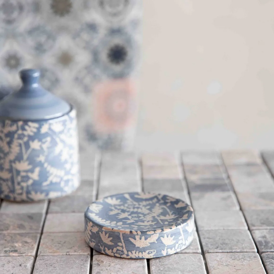 mydelniczka_mirabel_niebi_0.webp Mydelniczka Mirabel Niebieska We Wzory 10X10X2,5 Cm