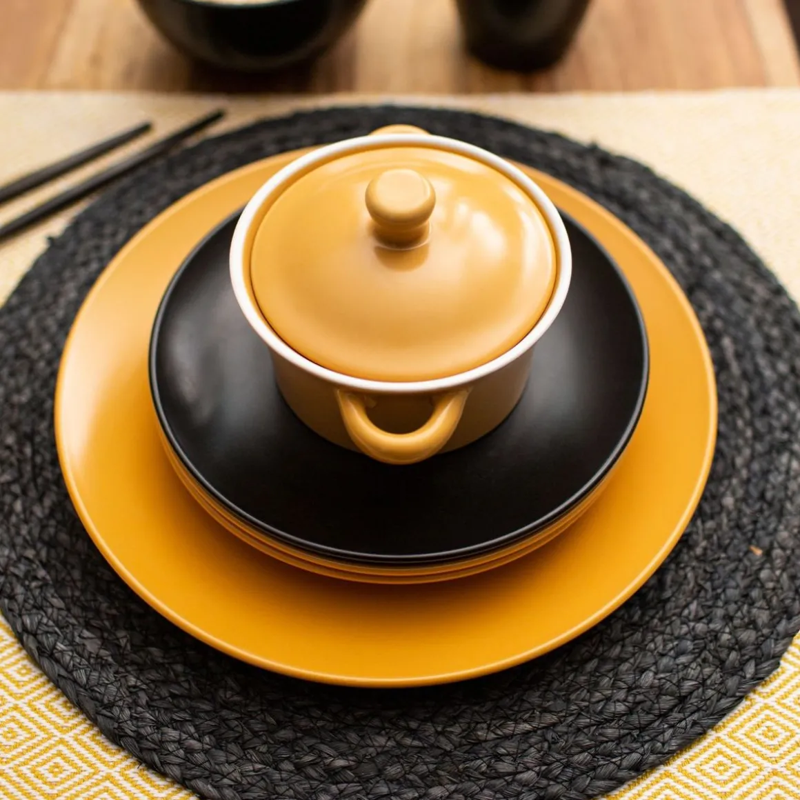 naczyie_do_zapiekania_tin_3.webp Naczyńie Do Zapiekania Tineo Z Pokrywka Czarne 0,35 L