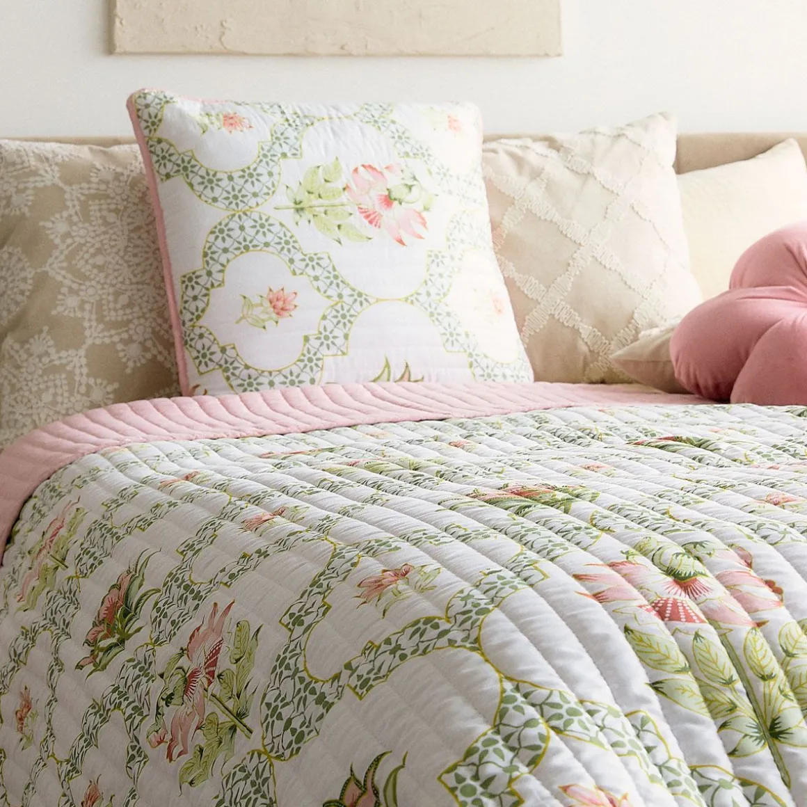 narzuta_safi_pikowana_w_k_0-1.webp Narzuta Safi Pikowana W Kwiaty 150X200 Cm