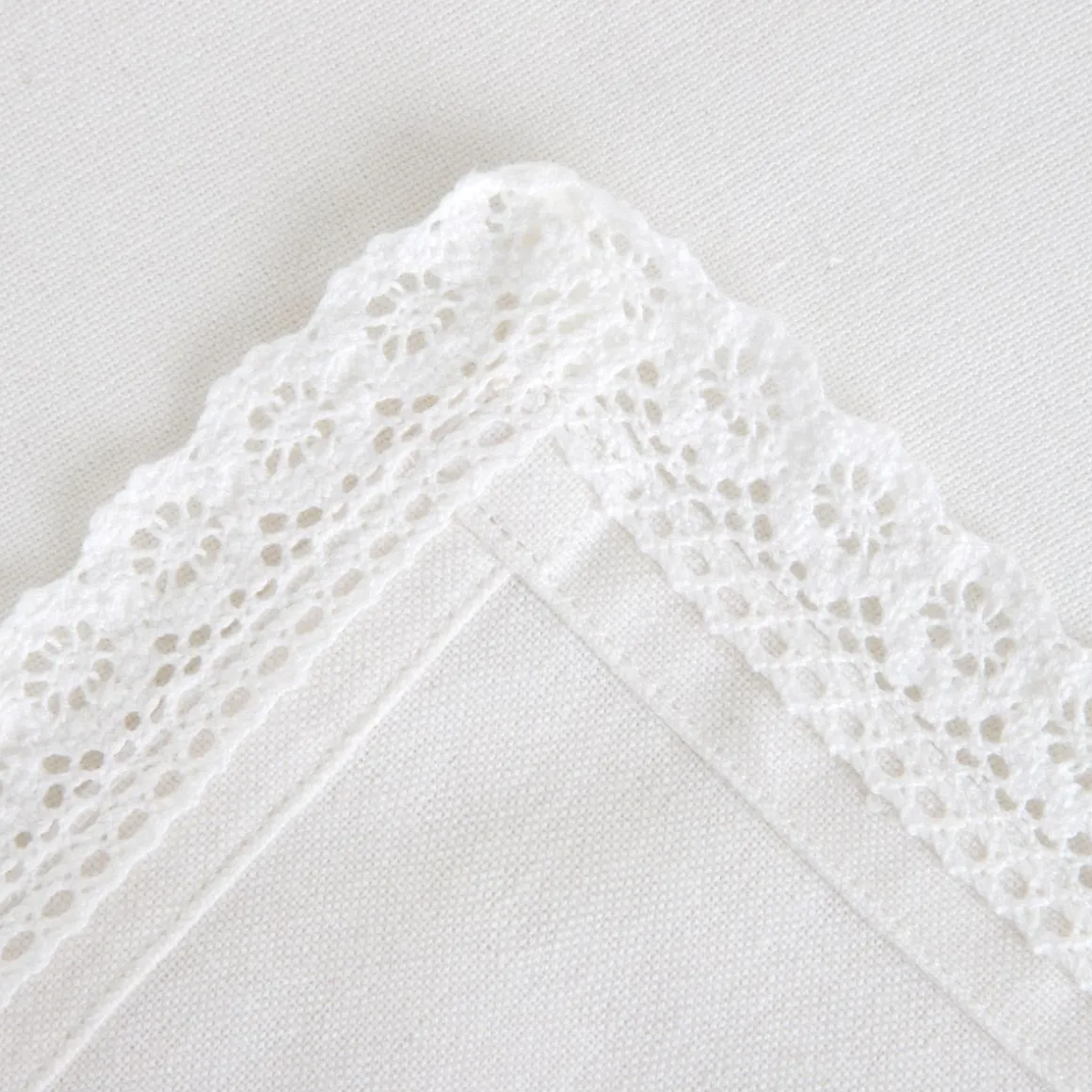 obrus_asen_z_koronkowym_w_0.webp Obrus Asen Z Koronkowym Wykonczeniem 130X180