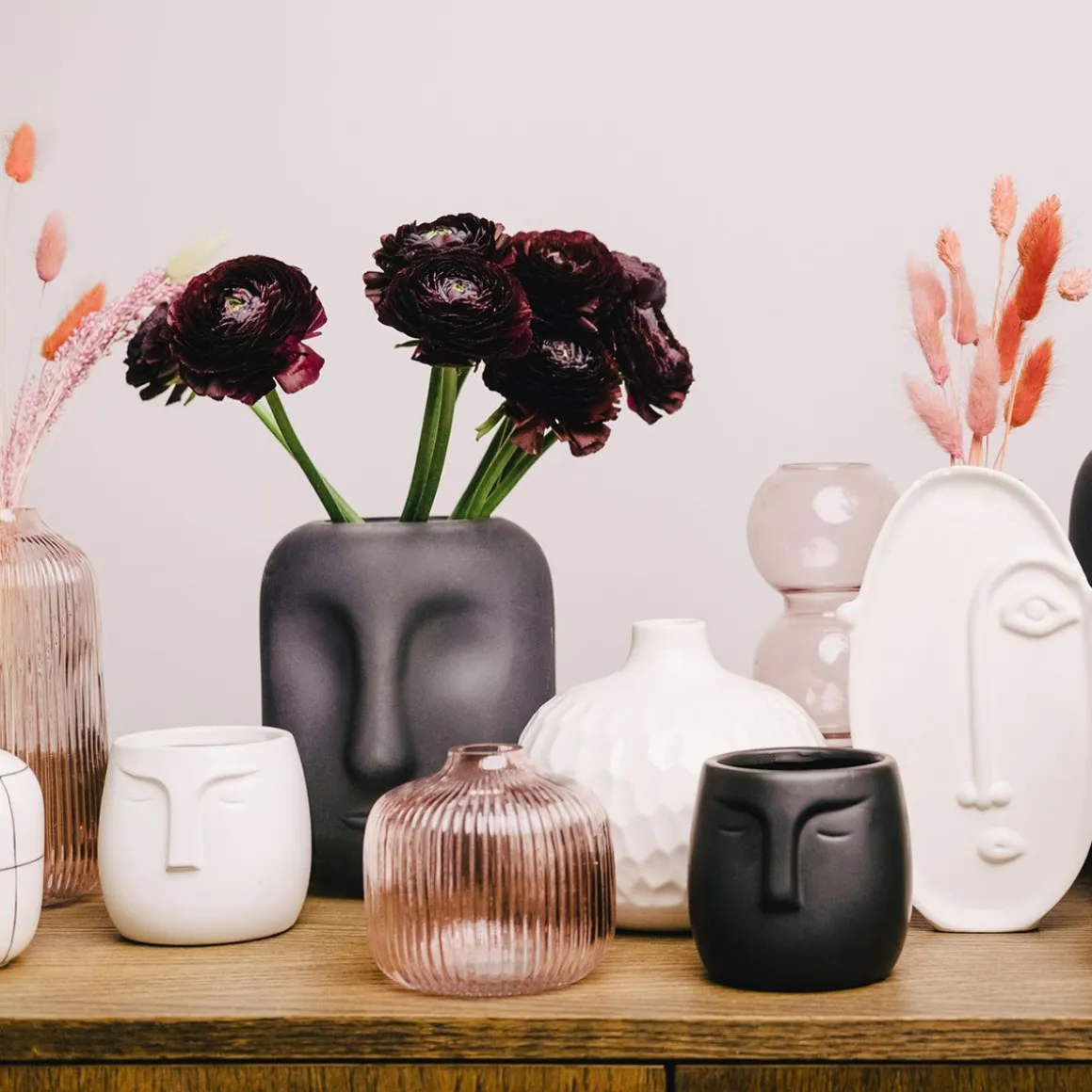 oslonka_na_doniczke_face__4-2.webp Oslonka Na Doniczke Face Czarna 10X11 Cm