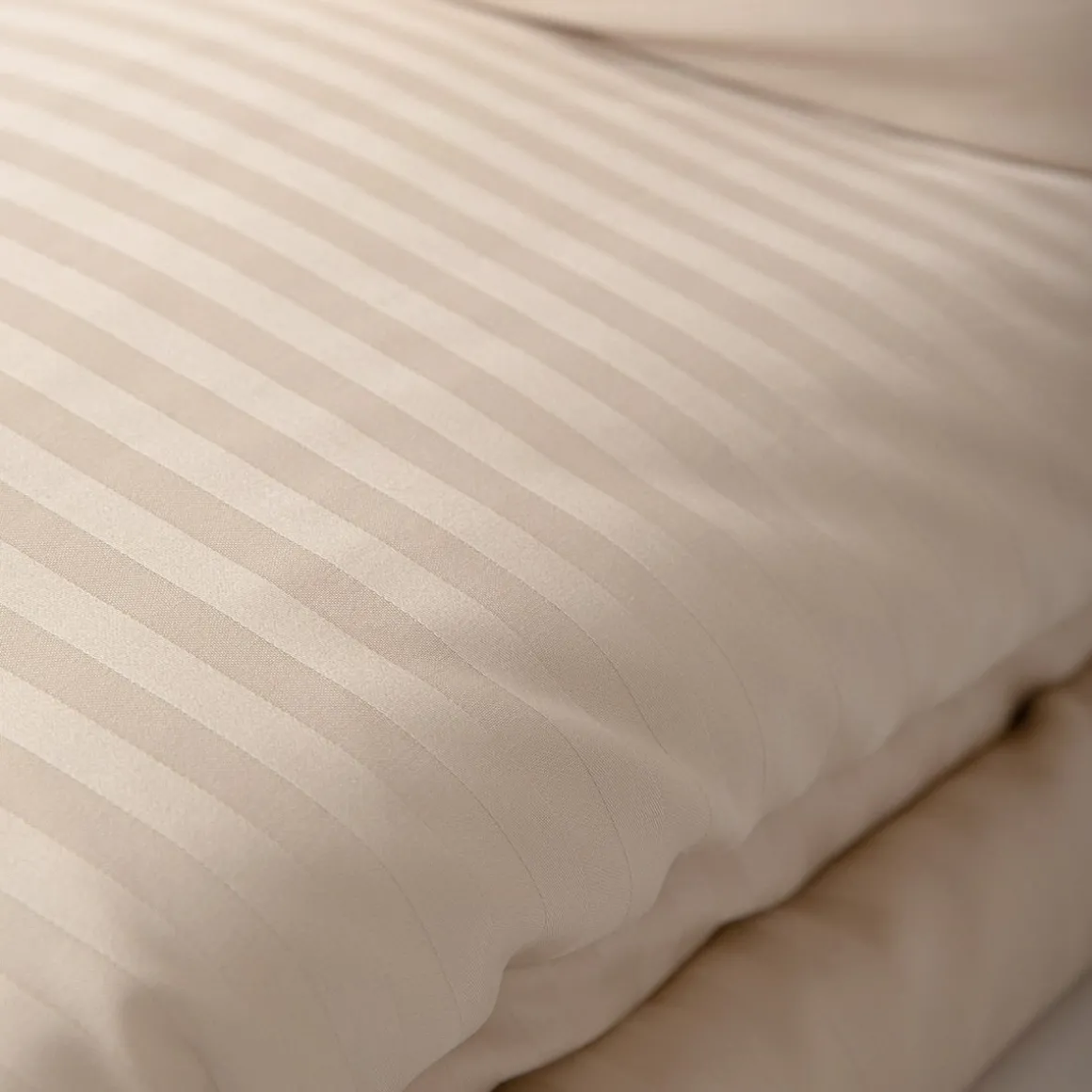 pociel_agnes_satynowa_bez_7.webp Pościel Agnes Satynowa Bezowa 160X200 Cm