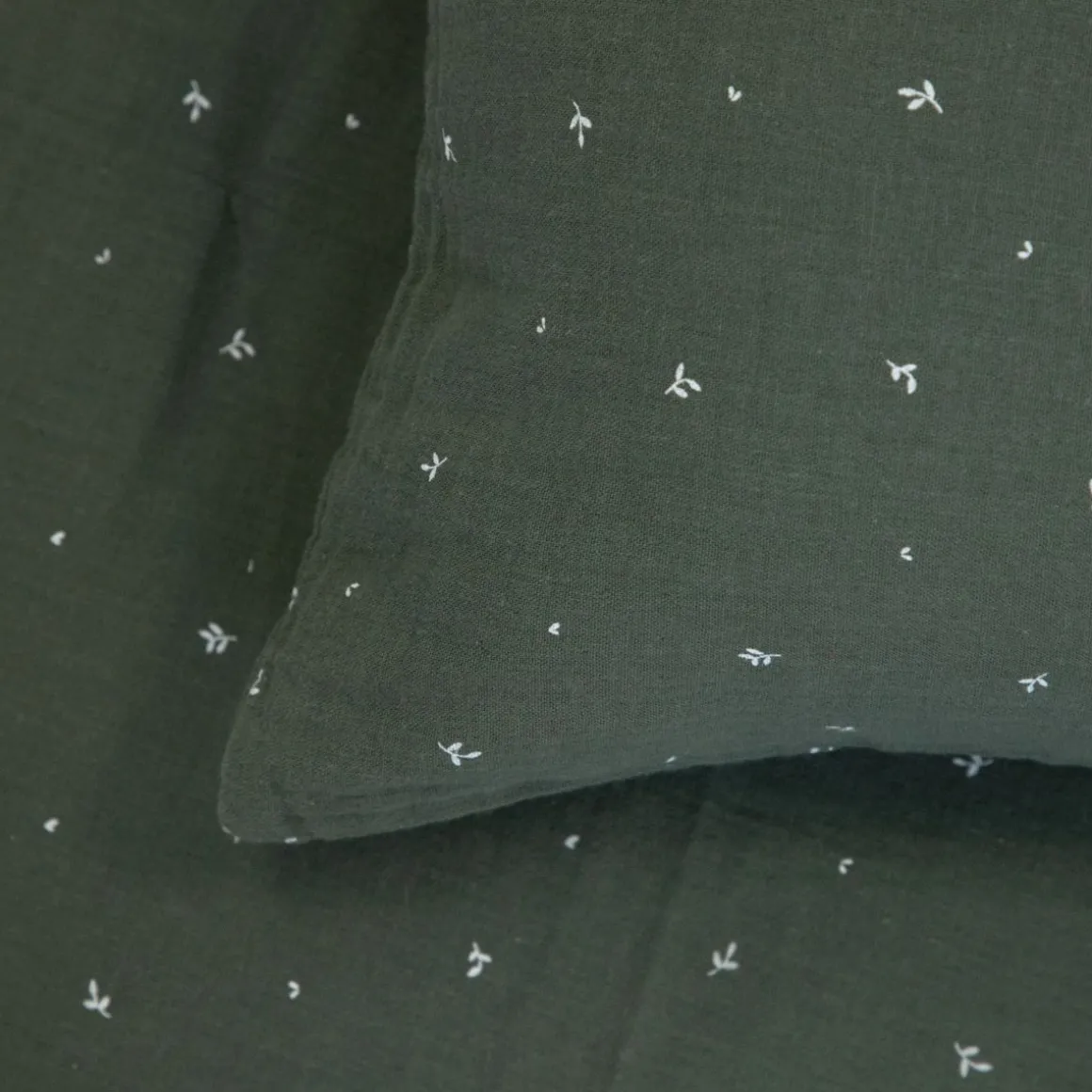 pociel_cordelia_muslinowa_2-2.webp Pościel Cordelia Muslinowa W Listki 160X200 + 2*50X60 Cm