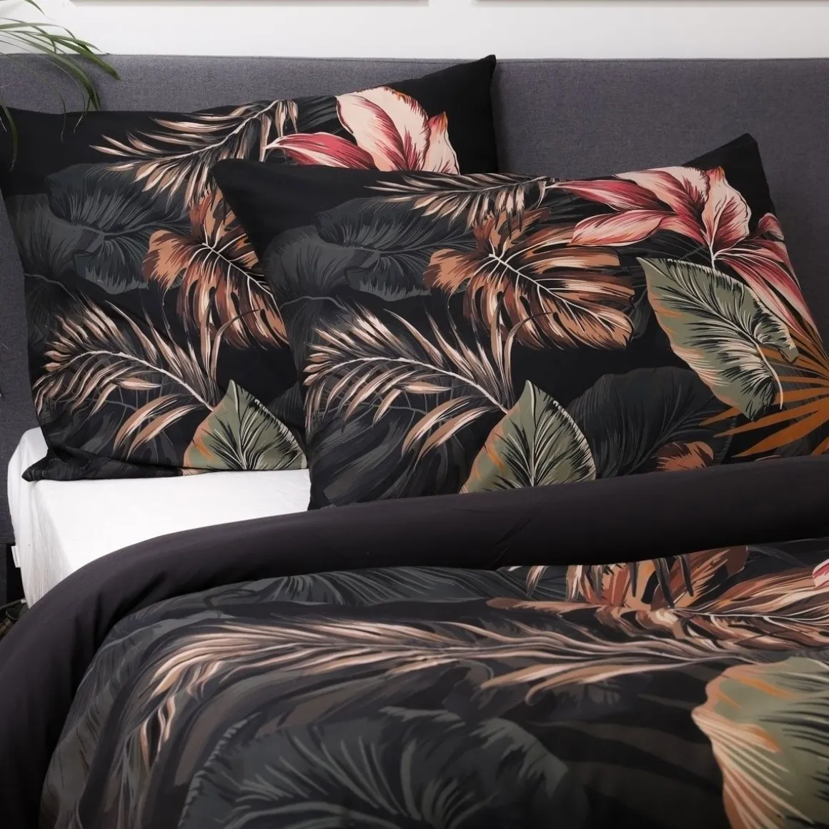 pociel_fonce_z_mikrofibry_2.webp Pościel Fonce Z Mikrofibry Czarna W Liscie 160X200 Cm