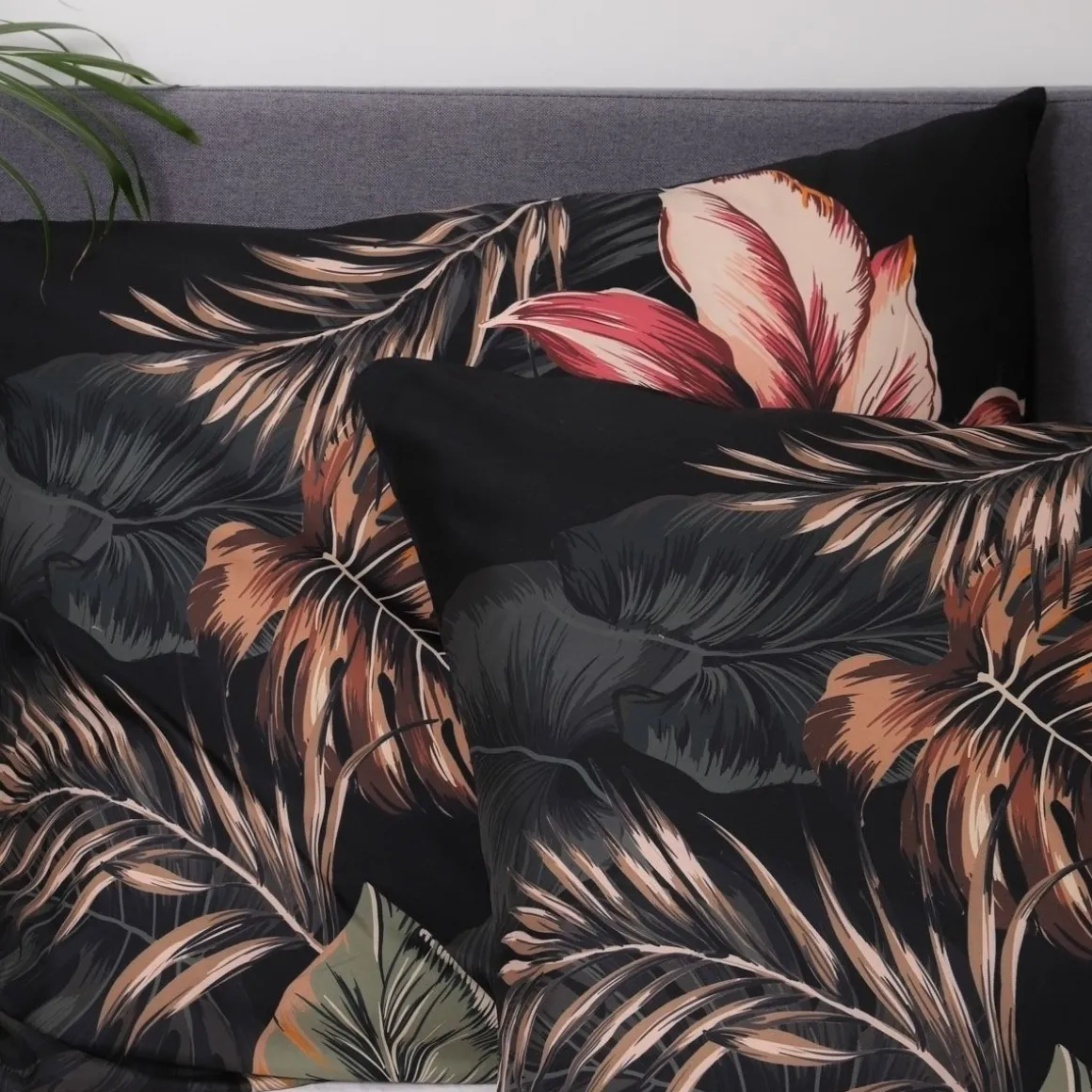 pociel_fonce_z_mikrofibry_5.webp Pościel Fonce Z Mikrofibry Czarna W Liscie 160X200 Cm