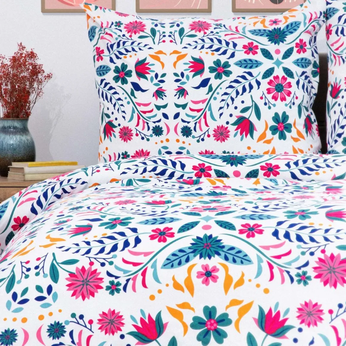 pociel_freesia_z_mikrofib_5-2.webp Pościel Freesia Z Mikrofibry W Kwiaty 140X200 Cm + 1*70X80 Cm