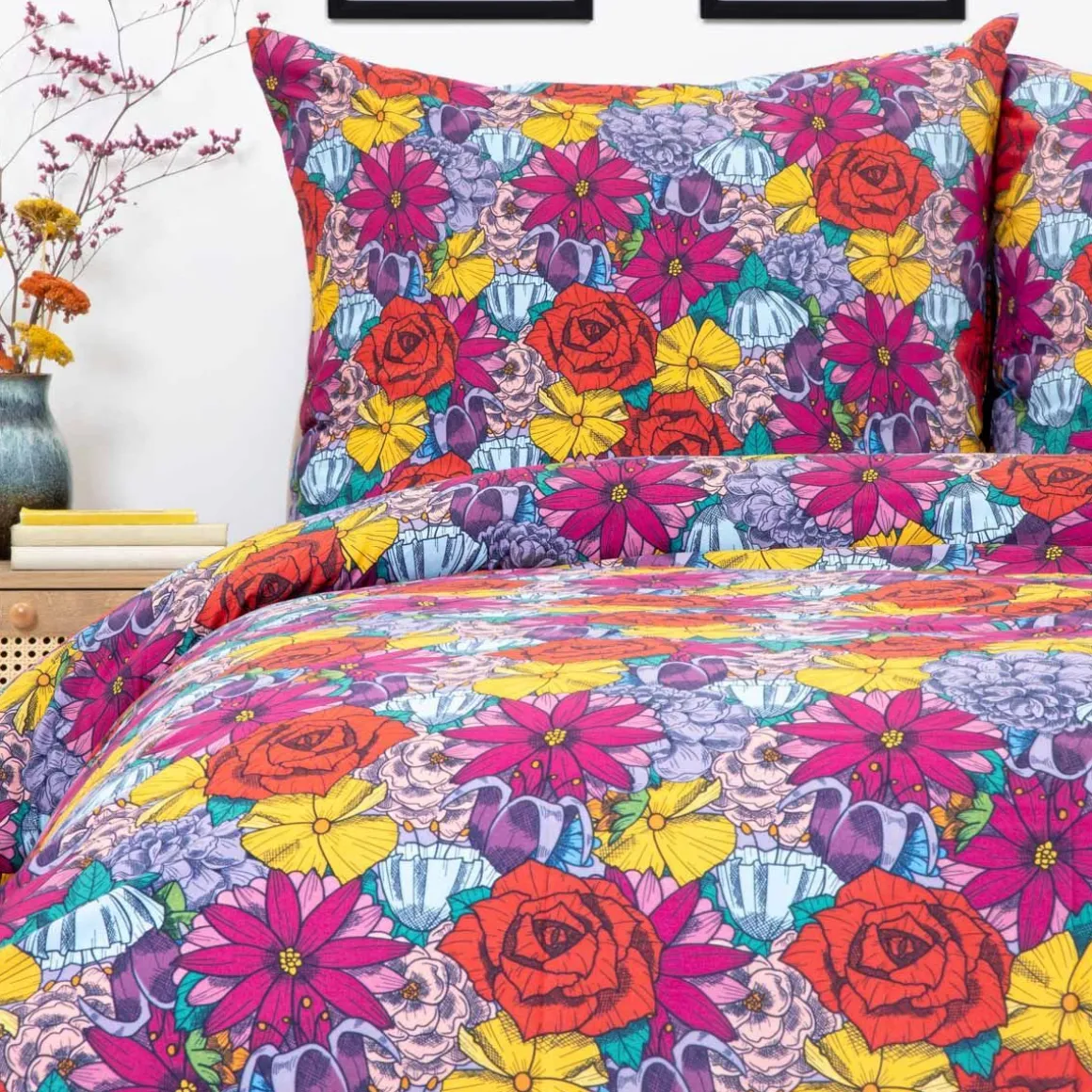 pociel_frida_kahlo_z_mikr_5-2.webp Pościel Frida Kahlo Z Mikrofibry W Kwiaty 140X200 Cm + 1*70X80 Cm