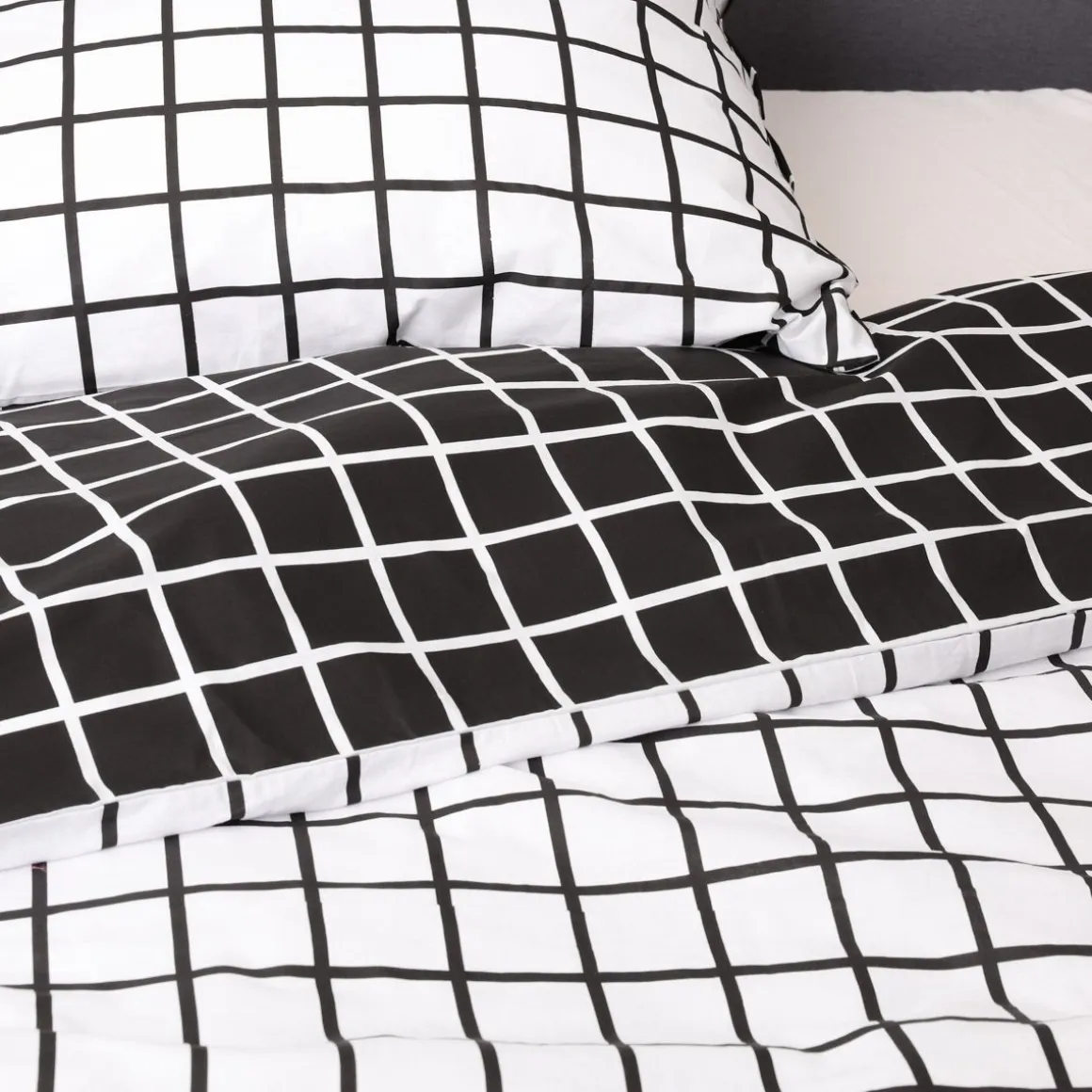 pociel_reyes_bawelniana_d_4-1.webp Pościel Reyes Bawelniana Dwustonna Czarno-Biala 220X200 Cm