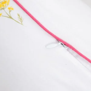 Pościel Sadie Bawelniana W Kwiatki Z Rozowa Lamowka 160X200 + 2*50X60 Cm