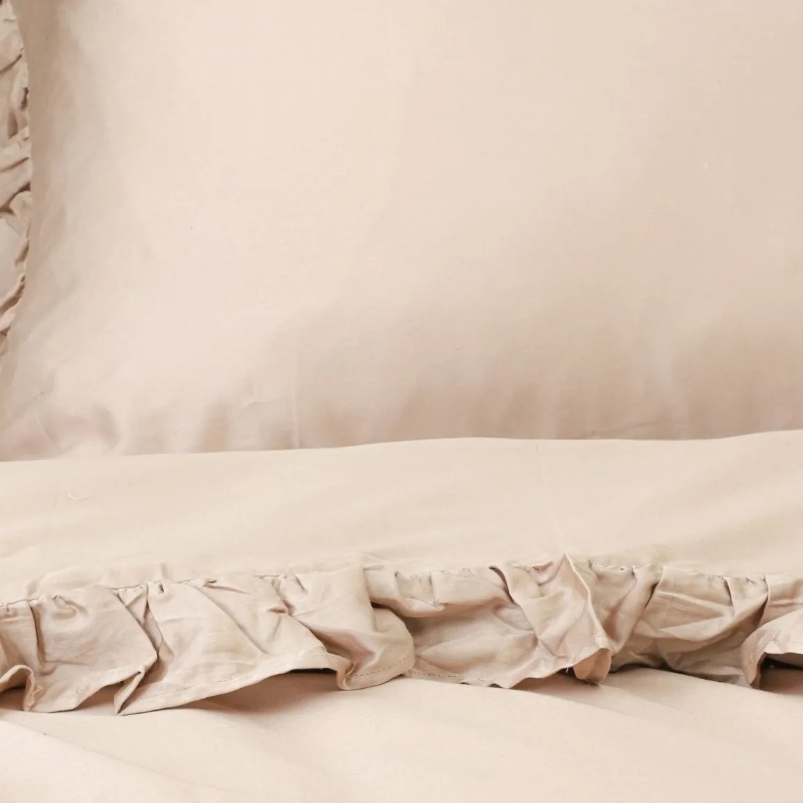 pociel_selin_satynowa_bez_3.webp Pościel Selin Satynowa Bezowa 160X200 Cm