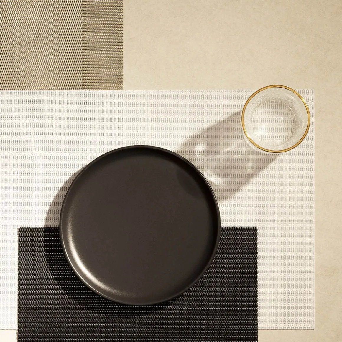 podkladka_do_jadalni_ajri_0-1.webp Podkladka Do Jadalni Ajris Ze Srebrna Nitka Biala 30X45 Cm