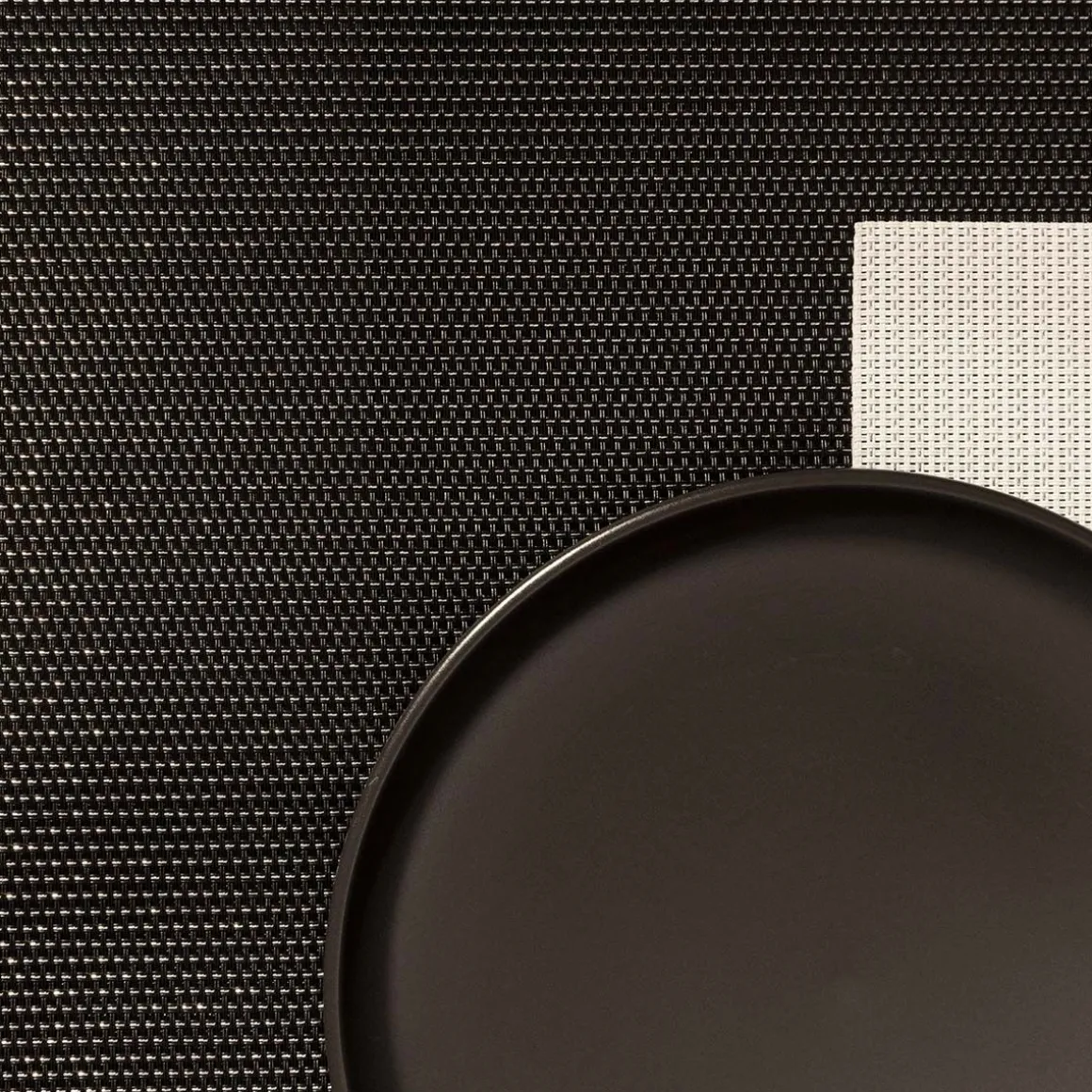 podkladka_do_jadalni_ajri_0.webp Podkladka Do Jadalni Ajris Ze Srebrna Nitka Czarna 30X45 Cm