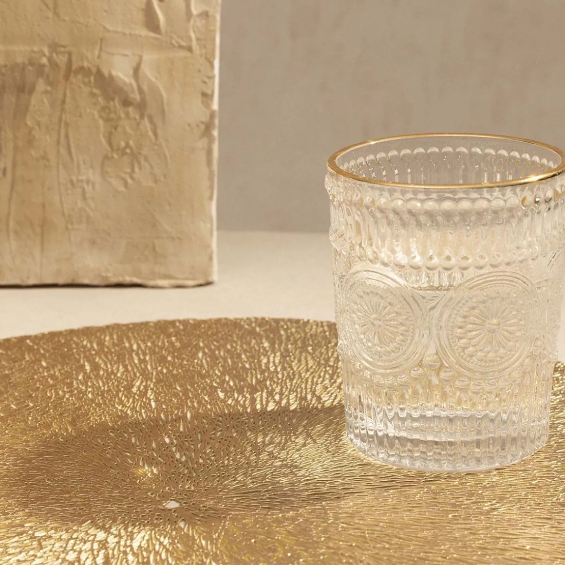 podkladka_do_jadalni_daws_3.webp Podkladka Do Jadalni Dawson Azurowa Zlota 38 Cm