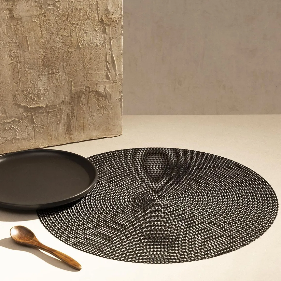 podkladka_do_jadalni_skin_0.webp Podkladka Do Jadalni Skine Czarna 38 Cm