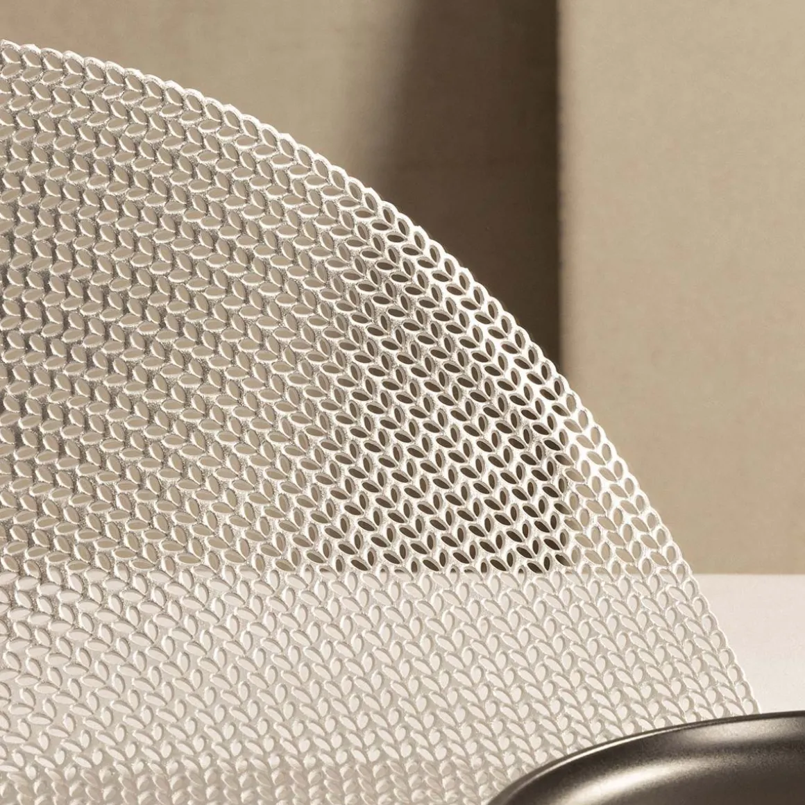 podkladka_do_jadalni_skin_2-1.webp Podkladka Do Jadalni Skine Srebrna 38 Cm