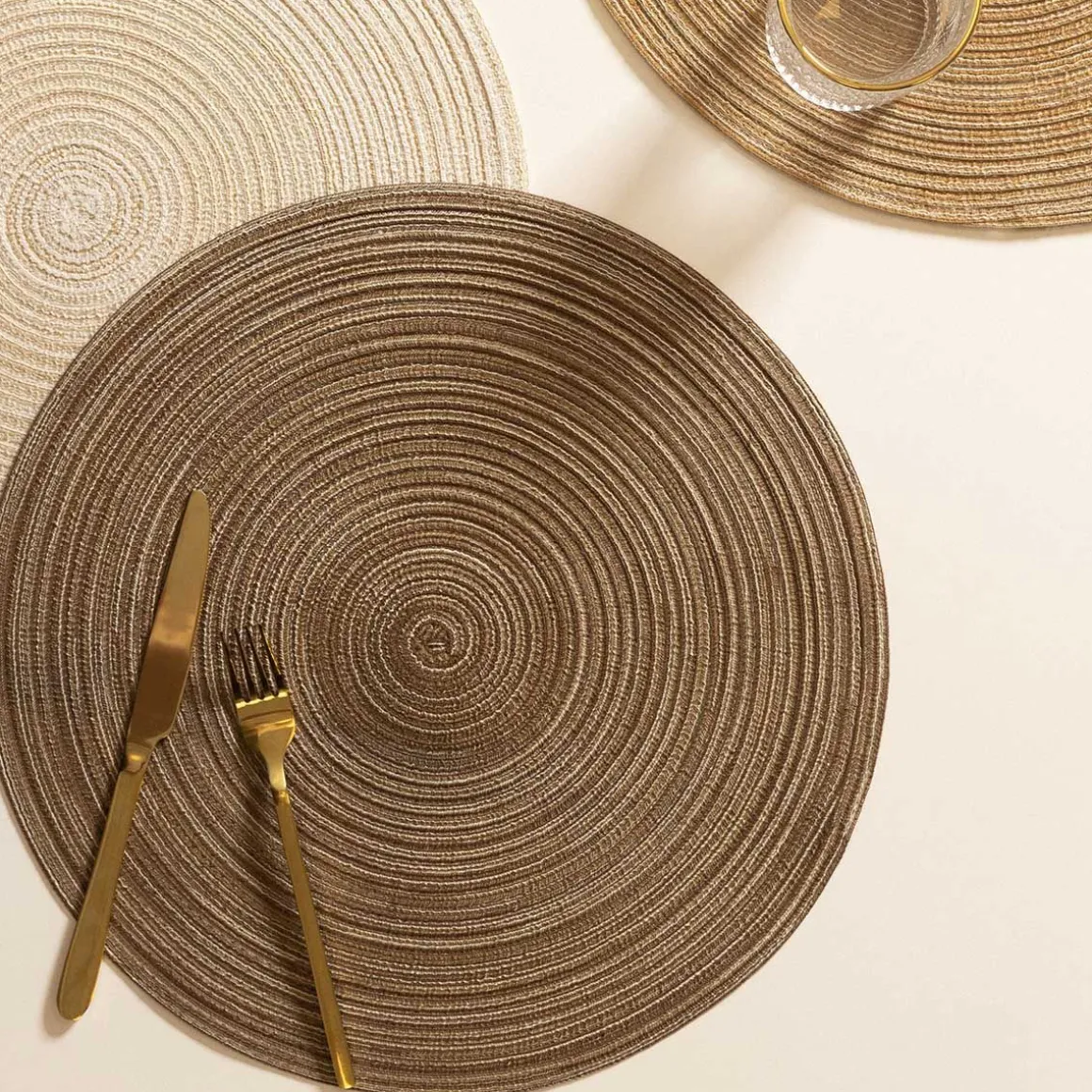 podkladka_do_jadalni_tang_0.webp Podkladka Do Jadalni Tanga Okragla Brazowa 38 Cm