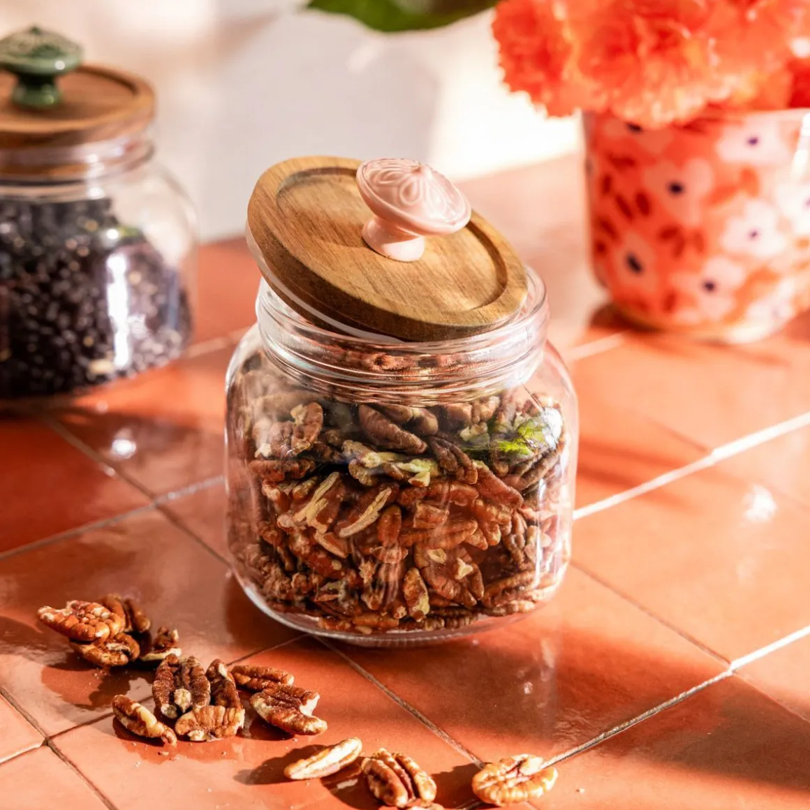 pojemnik_nobu_z_ozdobna_r_0.webp Pojemnik Nobu Z Ozdobna Rozowa Galka 0,75 L