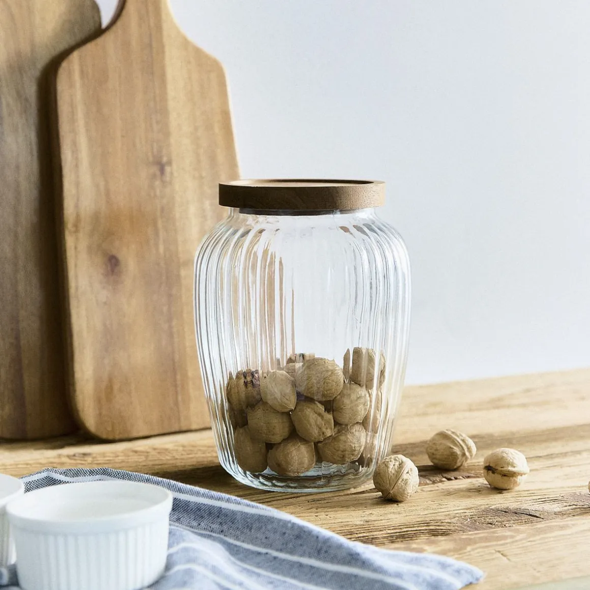 pojemnik_pavo_ryflowany_z_5.webp Pojemnik Pavo Ryflowany Z Akacjowa Przykrywka 19 X14 Cm