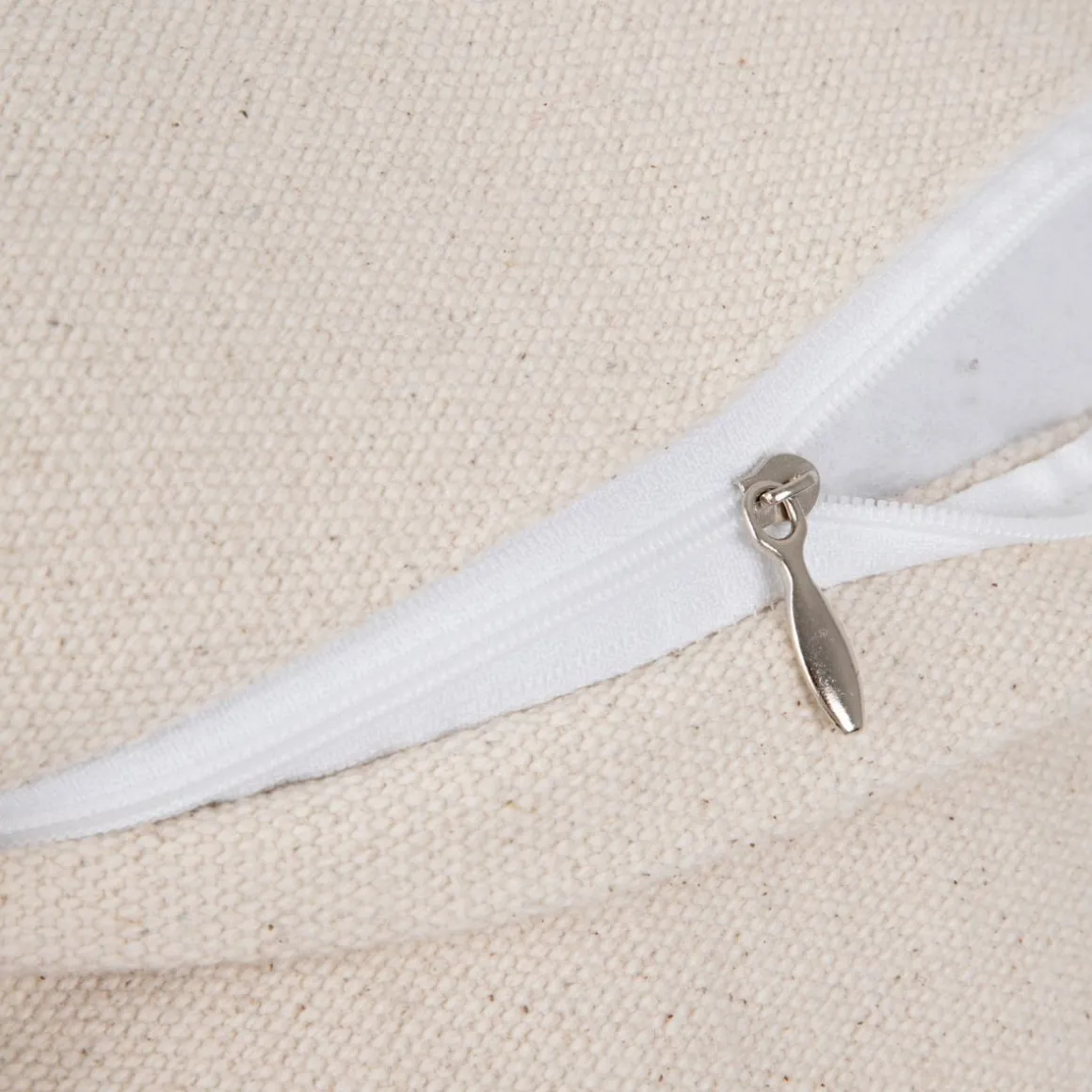 poszewka_archa_w_kolorowy_4.webp Poszewka Archa W Kolorowy Wzor Z Fredzlami 45X45 Cm