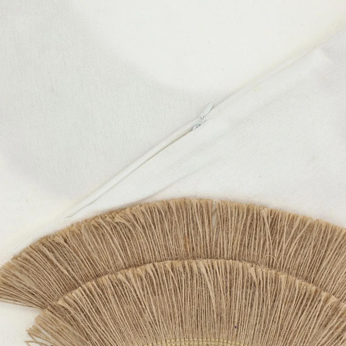 poszewka_cabo_z_fredzlami_5.webp Poszewka Cabo Z Fredzlami 45X45 Cm