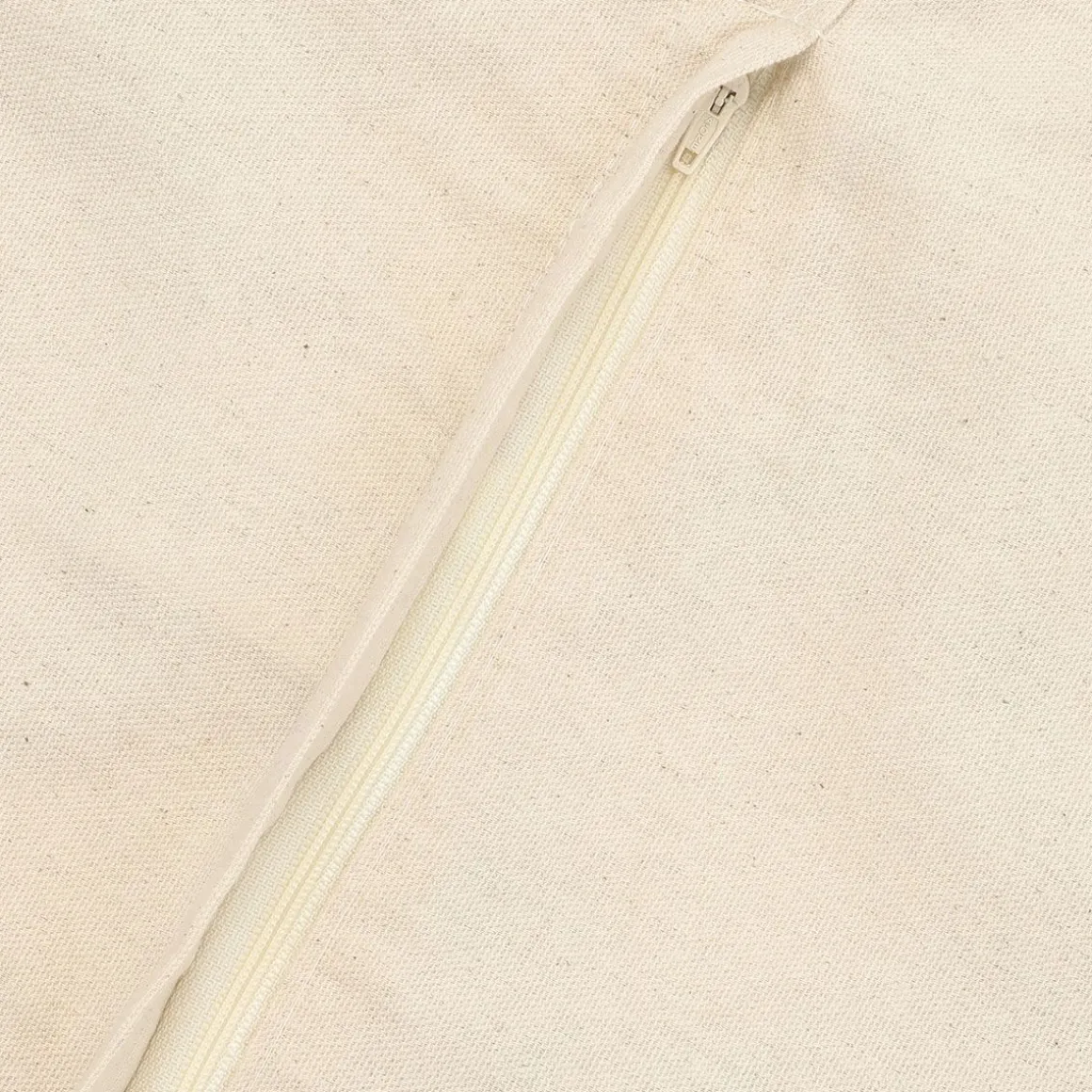 poszewka_monto_bezowa_z_f_8.webp Poszewka Monto Bezowa Z Fredzlami I Zdobieniami 45X45 Cm