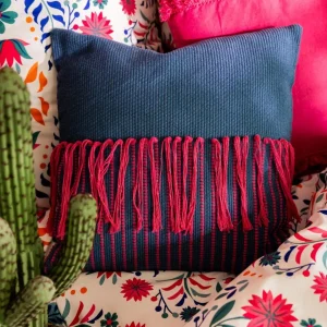 Poszewka Paio Z Fuksjowymi Fredzlami 45X45 Cm